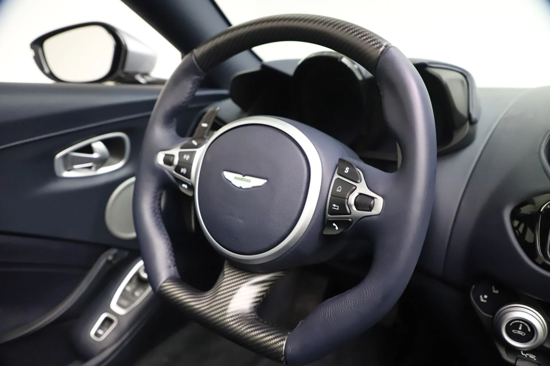 mph025_919867866_Used_2021_Aston_Martin_Vantage_Roadster_1610739854_bfc0d6ab20