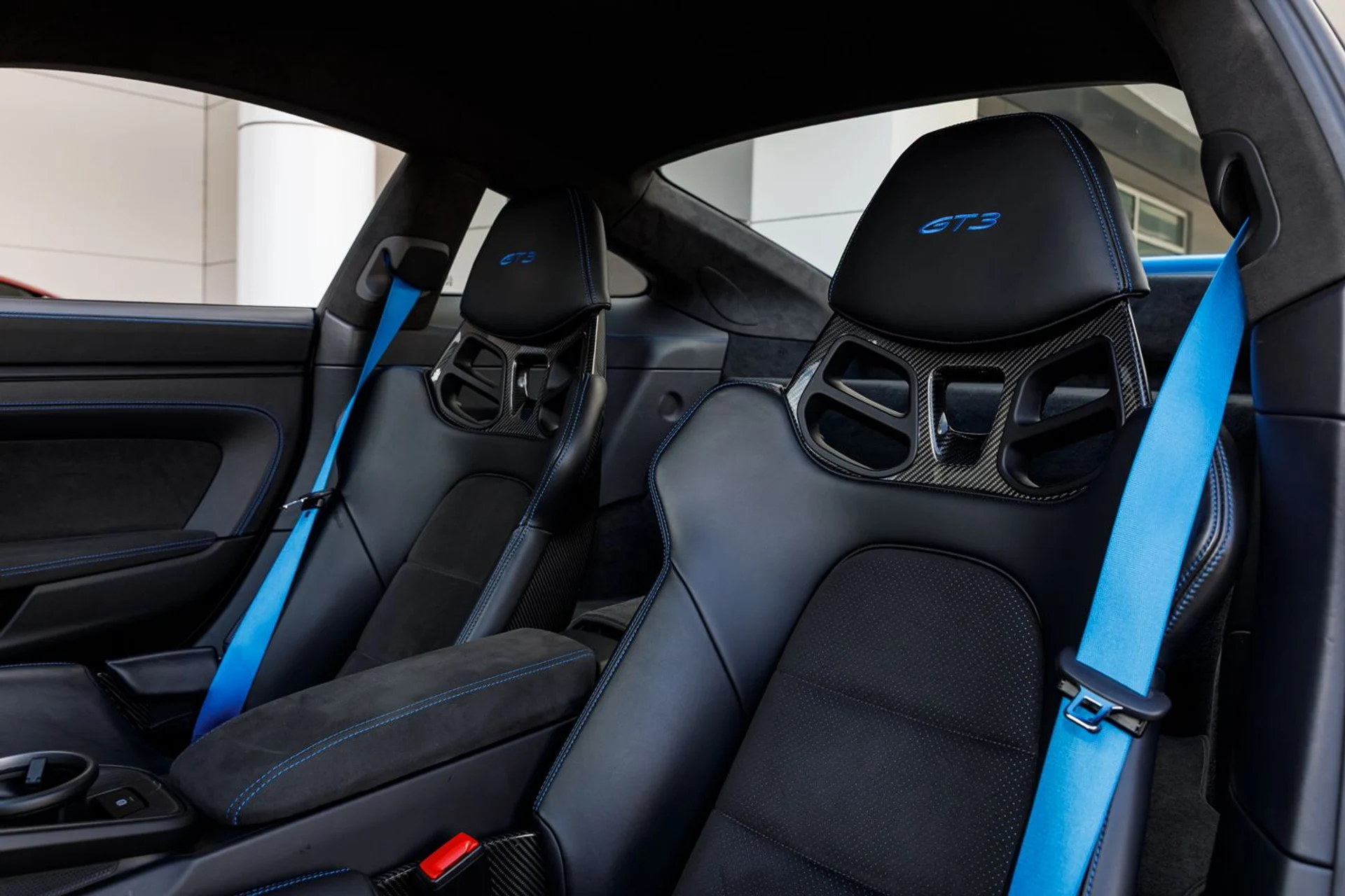 mph025_920745527_595_p26_l_74a3fce024