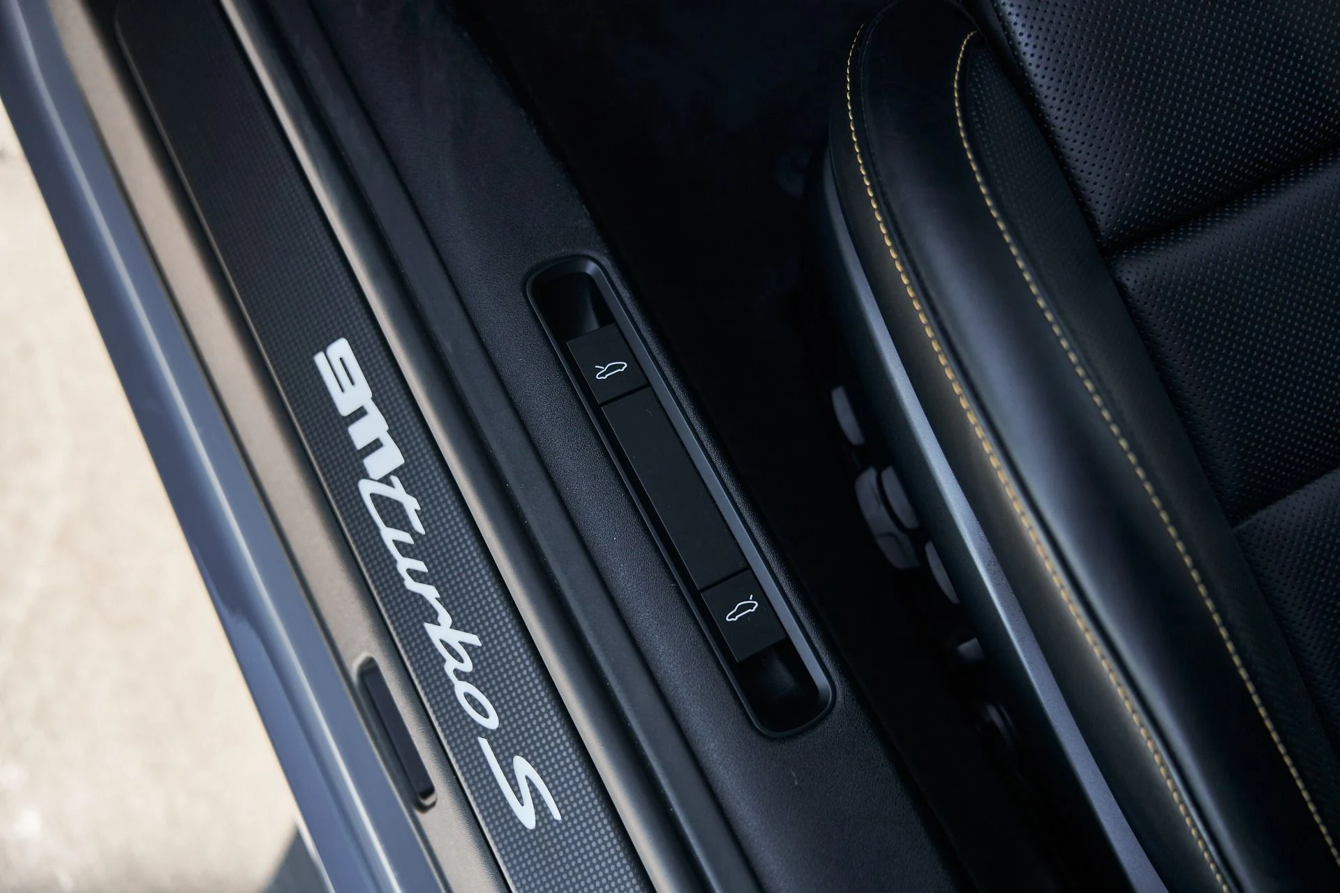 mph025_9212897_Used_2023_Porsche_911_Turbo_S_1762306932_3e136dcb8e