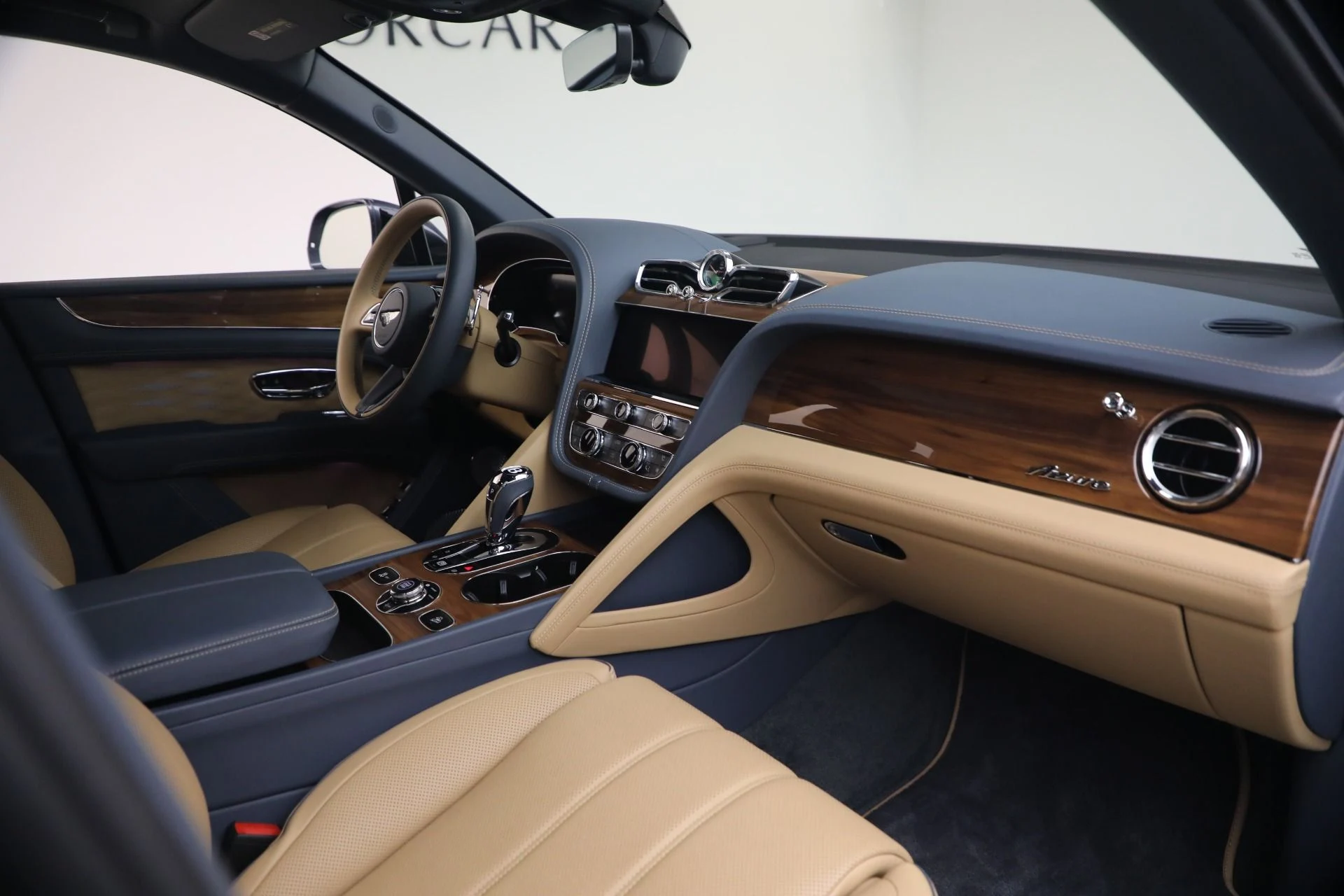mph025_924089181_Used_2026_Bentley_Bentayga_EWB_Azure_V8_1788463034_1d7b65738f