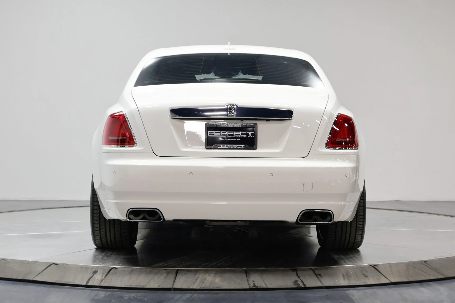 mph025_925257057_Used_2016_Rolls_Royce_Ghost_Base_1761576536_16200fd180