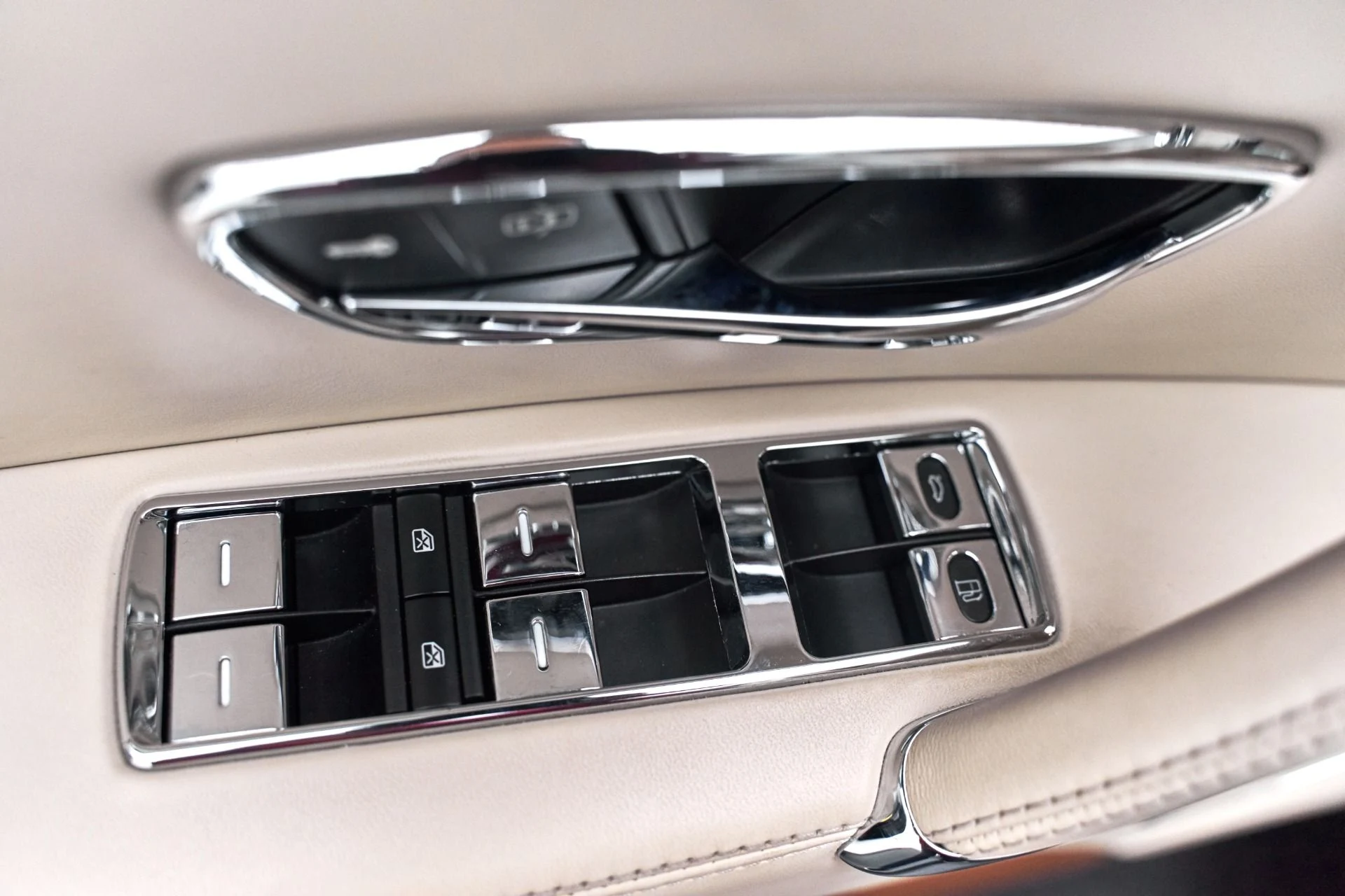 mph025_928723030_Used_2015_Bentley_Flying_Spur_V8_1615575178_b3d05a2732