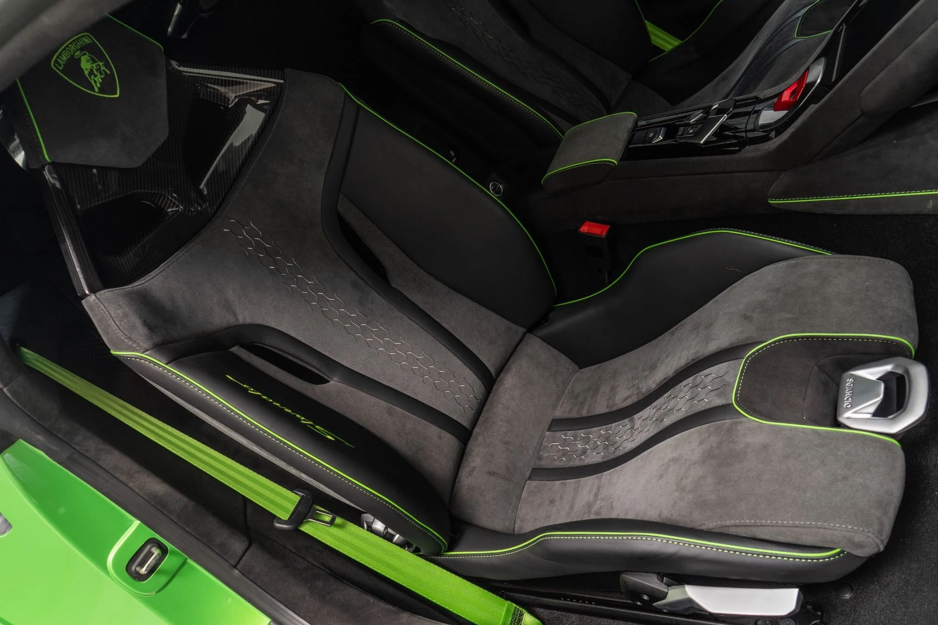 mph025_942405902_Used_2024_Lamborghini_Huracan_Sterrato_1762382893_bd733ea064