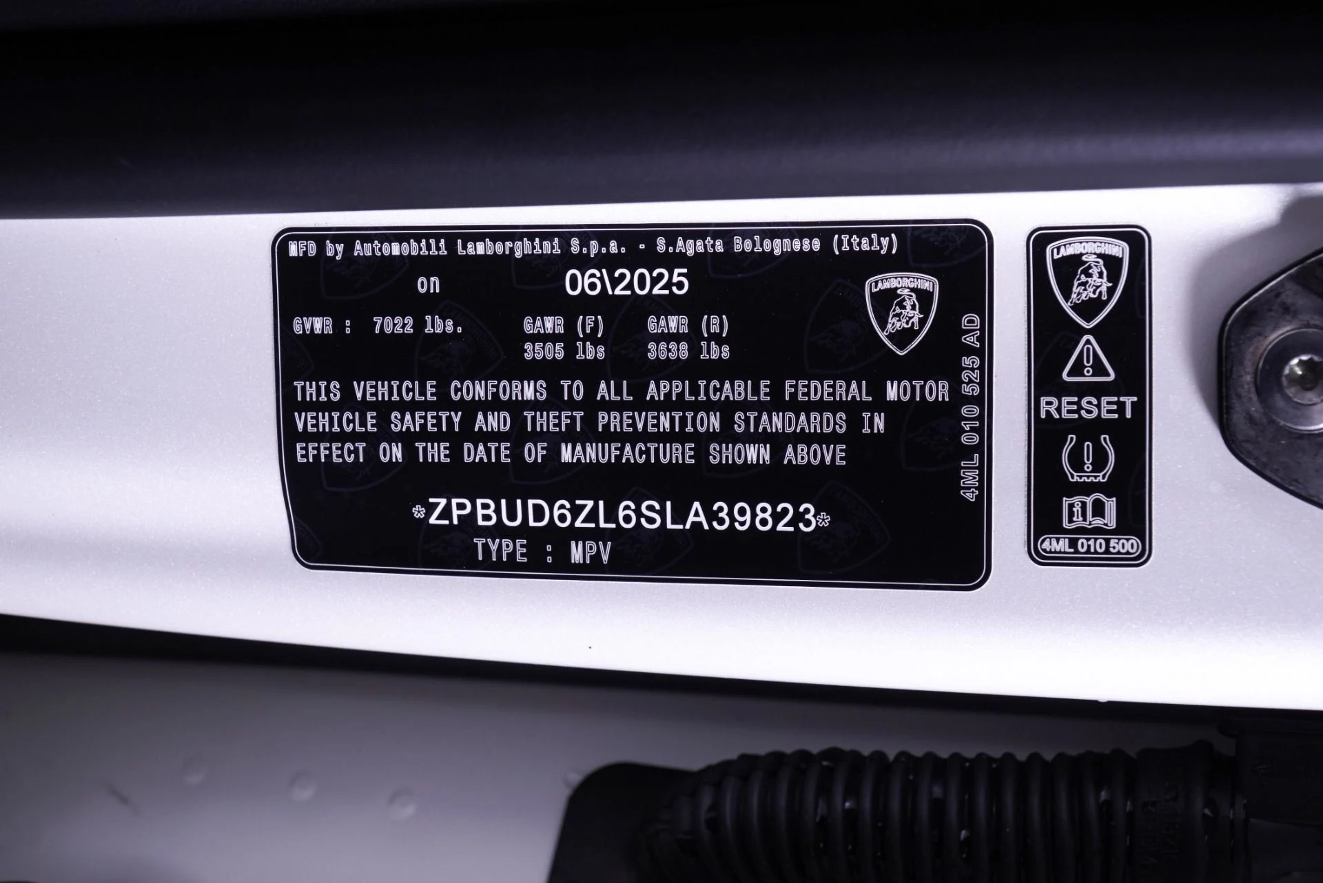 mph025_963466085_New_2025_Lamborghini_Urus_SE_1770747580_7570512540