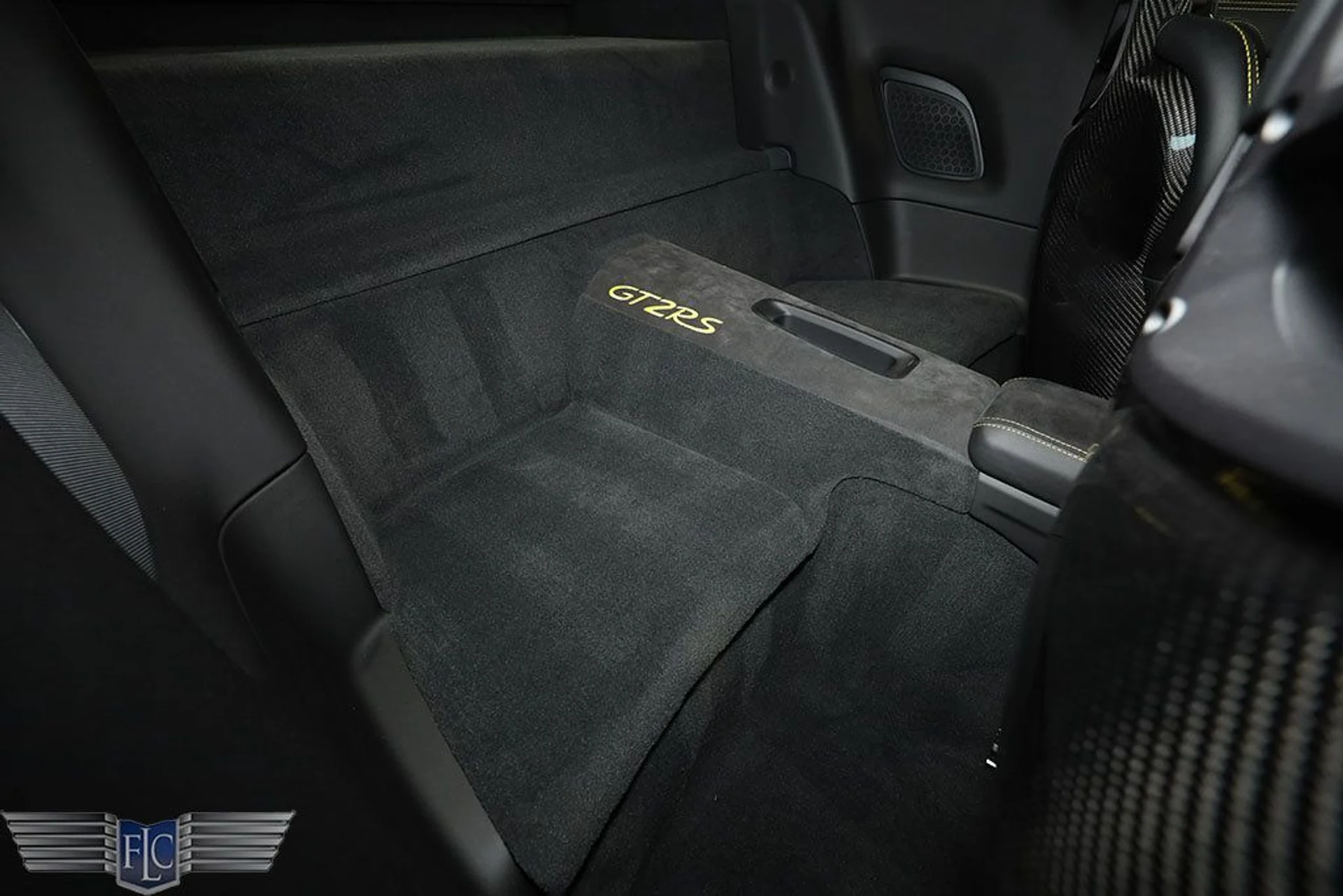 mph025_965507497_used_2018_porsche_911_gt2rs_9689_22985277_26_1024_2a6601f2a3