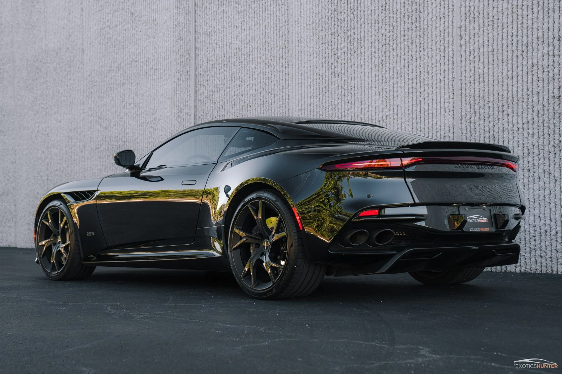 mph025_969889773_Used_2019_Aston_Martin_DBS_Superleggera_w_Forged_Emblems_Carbon_Body_Pack_Carbon_Roof_1777573250_5e574c6bc3