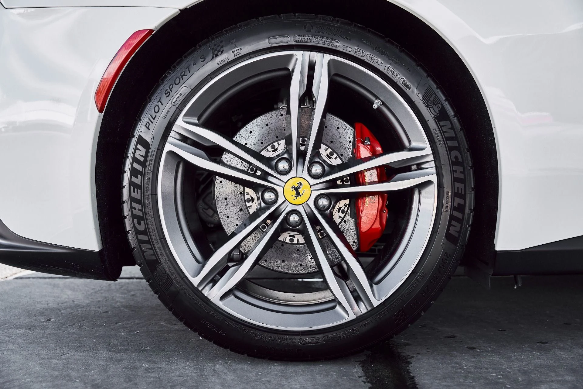 mph025_971593815_Used_2019_Ferrari_GTC_4_Lusso_V12_1771467689_098e4593e3