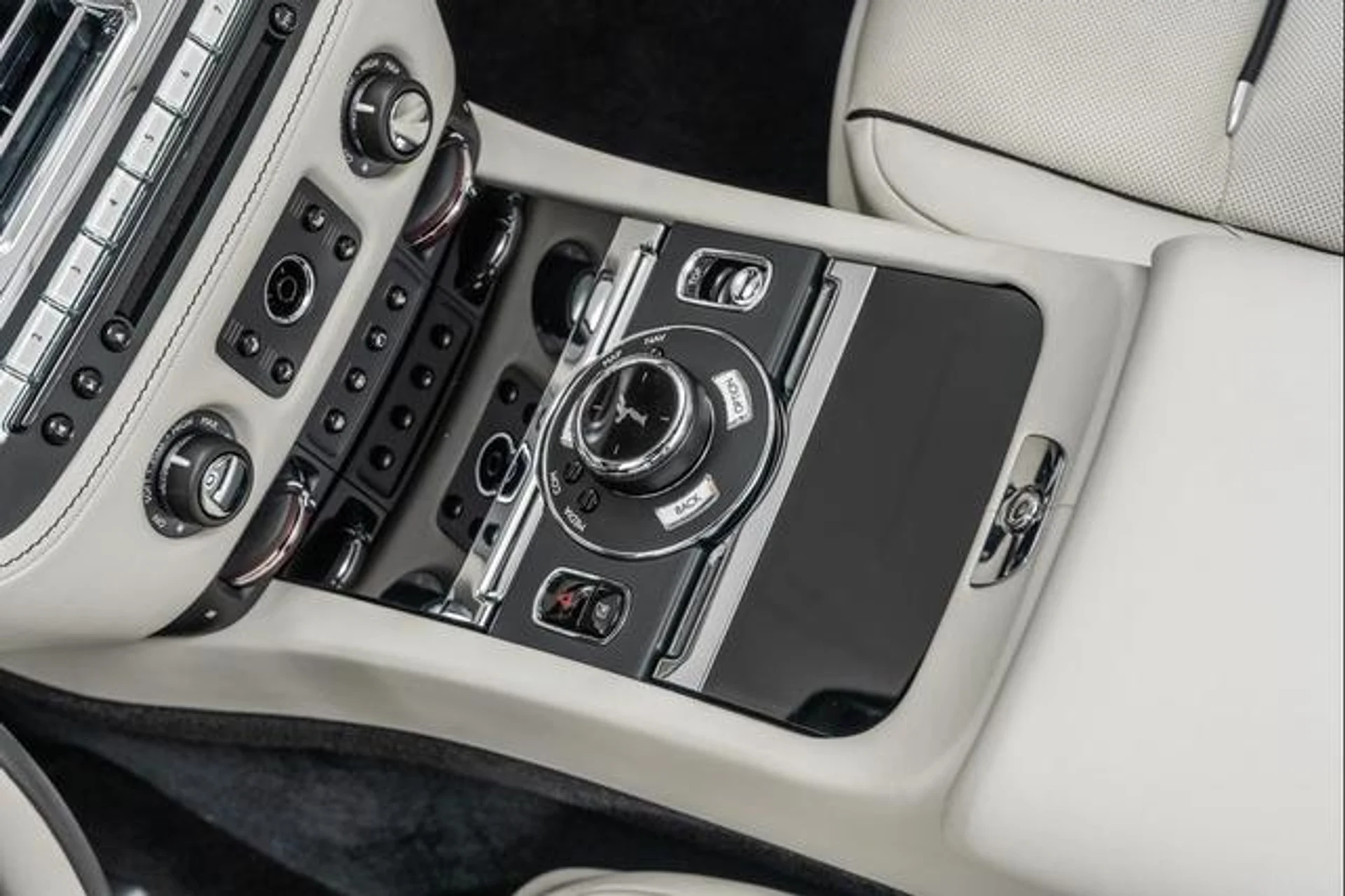 mph025_972407912_mbou_Ar2_N_Ees_Mbu_L_Stc_B2r0c_X3y8_fd93fd4bdf