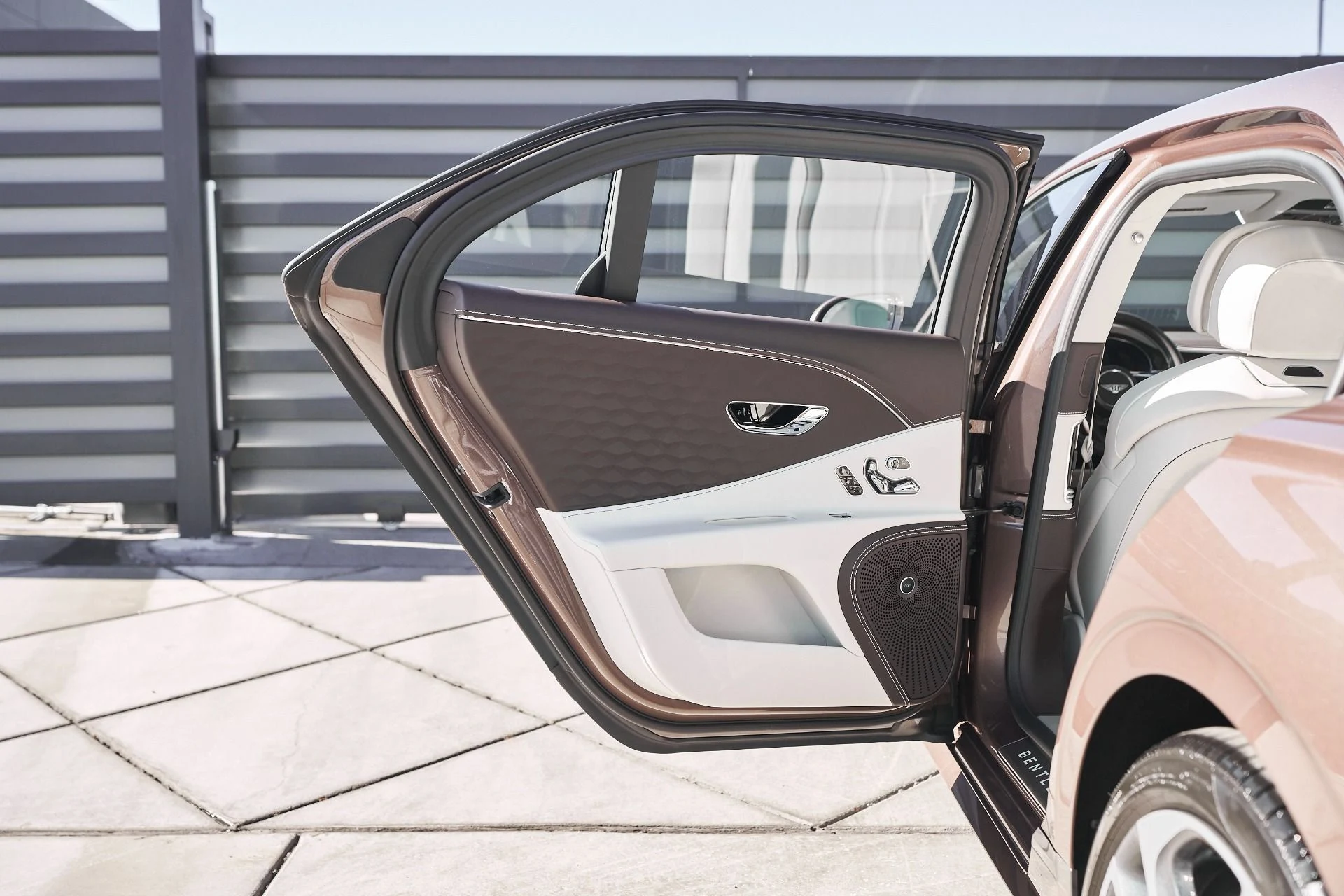 mph025_979596701_Used_2025_Bentley_Flying_Spur_Speed_1762569194_a36cfa0304