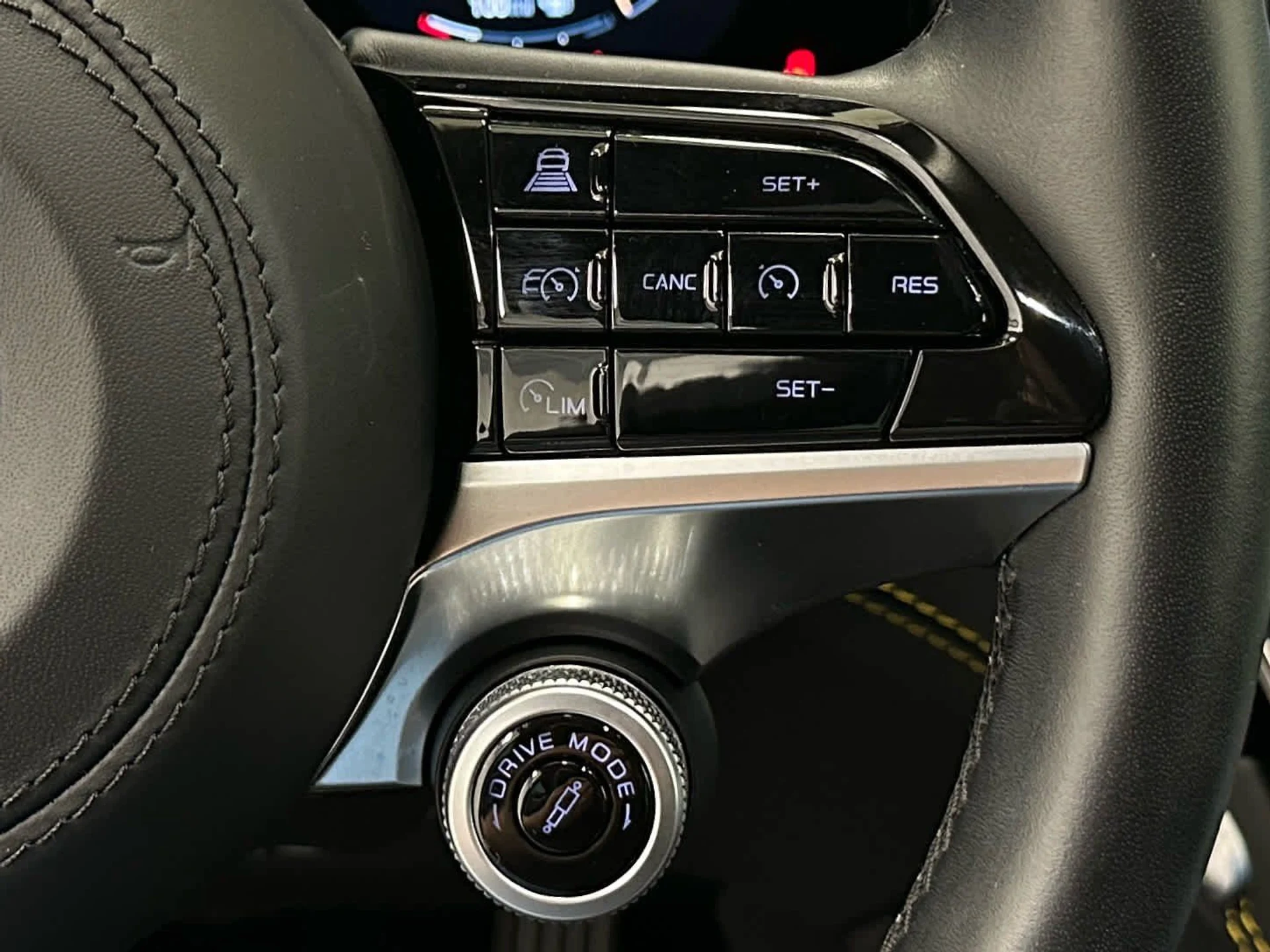 mph025_988196811_ab87d9823765187c524a87702004063a_c254c25996