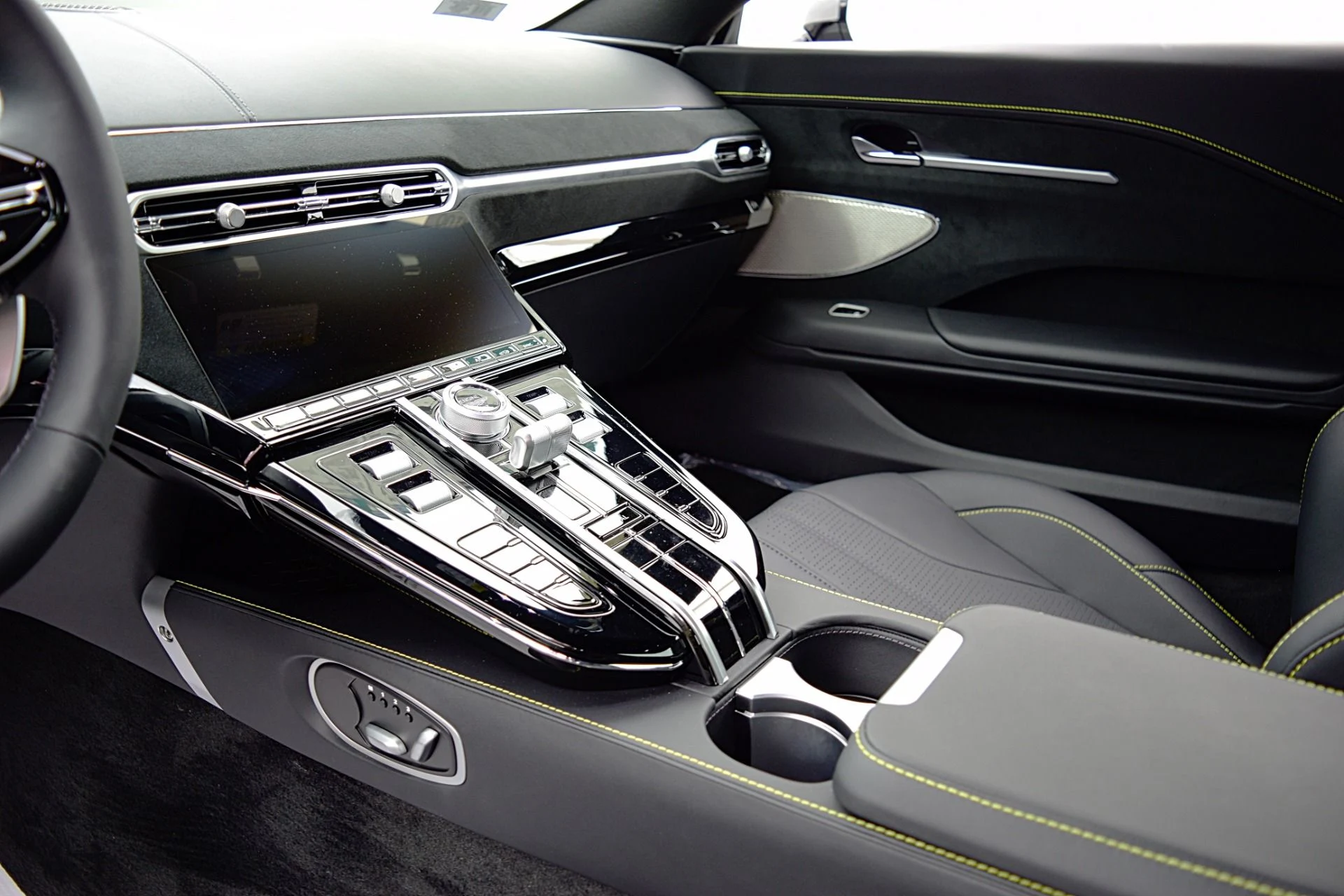 mph025_991218061_New_2026_Aston_Martin_Vantage_Coupe_5089ca0a7b