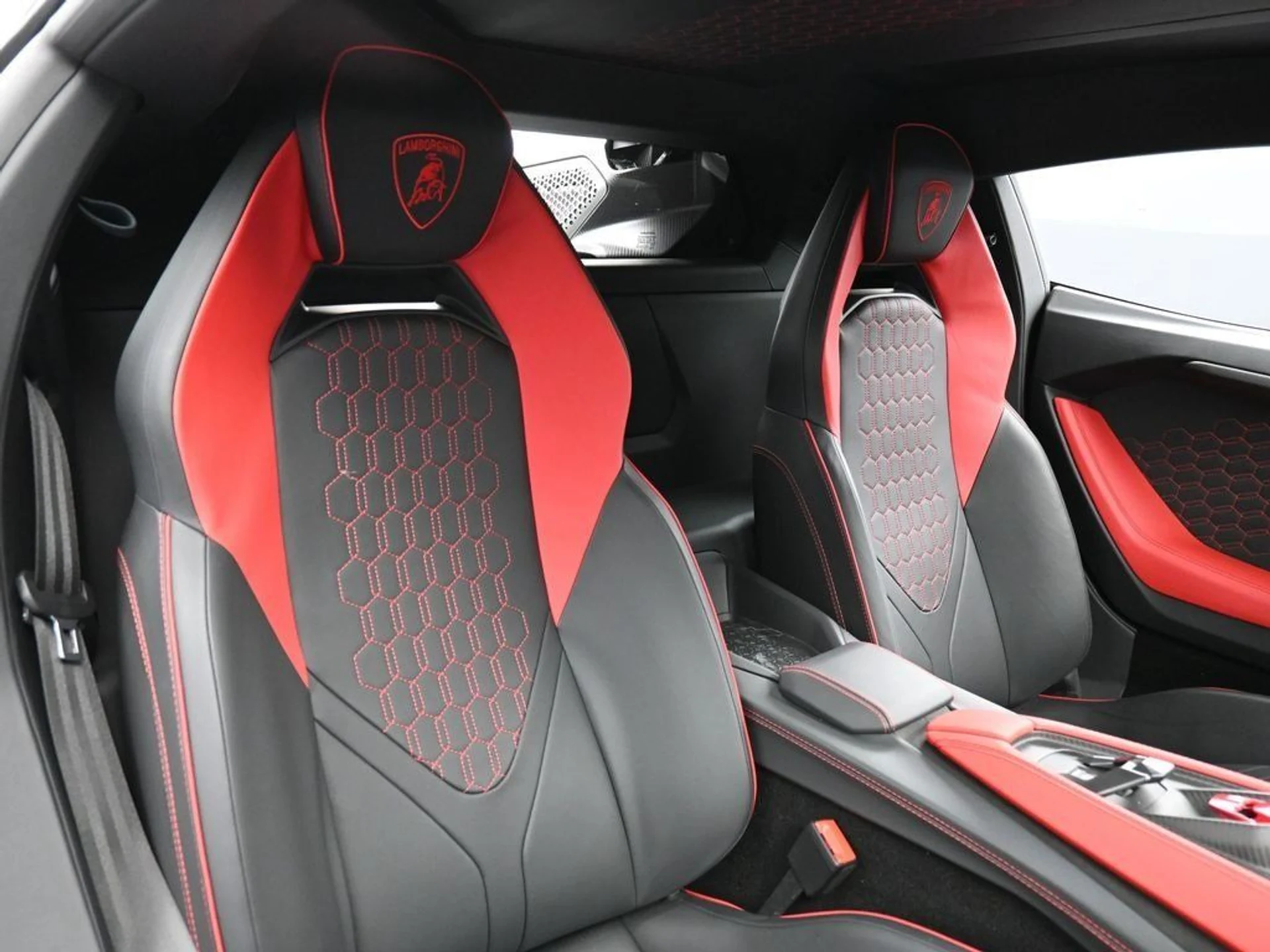 mph025_99266649_dec9dc60d64bb9ee2277b40b1564fc05_909b5e9769