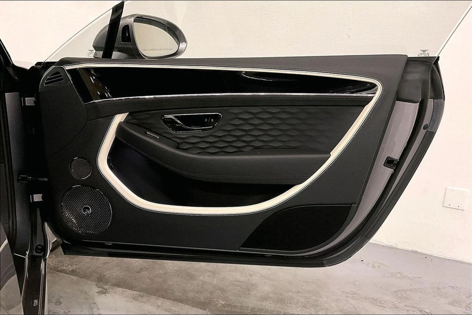 mph025_995340241_4256e82ec33e5f57d0e0092b60632318x_dea93d1723