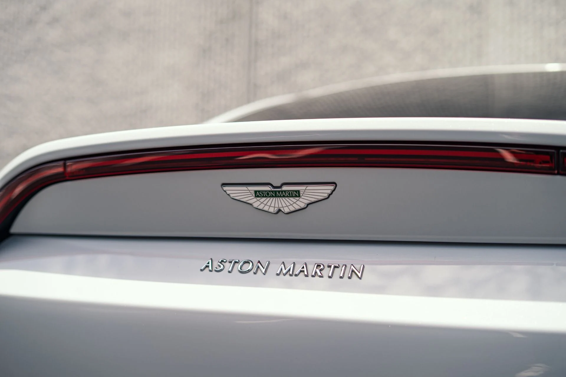 mph025_99770279_Used_2019_Aston_Martin_Vantage_1783985517_1ea446c012
