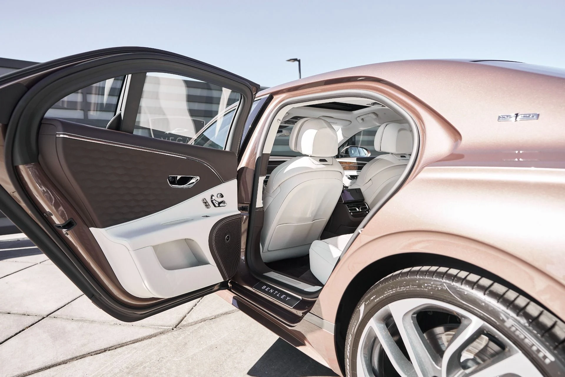 mph026_1000071028_Used_2025_Bentley_Flying_Spur_Speed_1762569197_897872f4ee