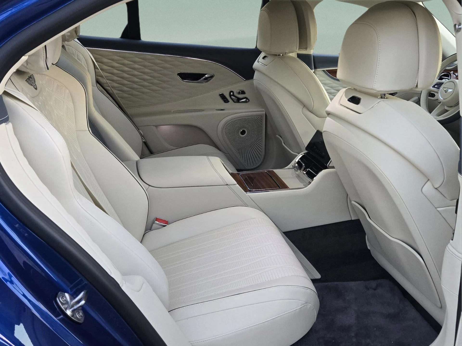 mph026_1002947713_d82137f5be9c3827047f72fa34761972x_8d9e70a360