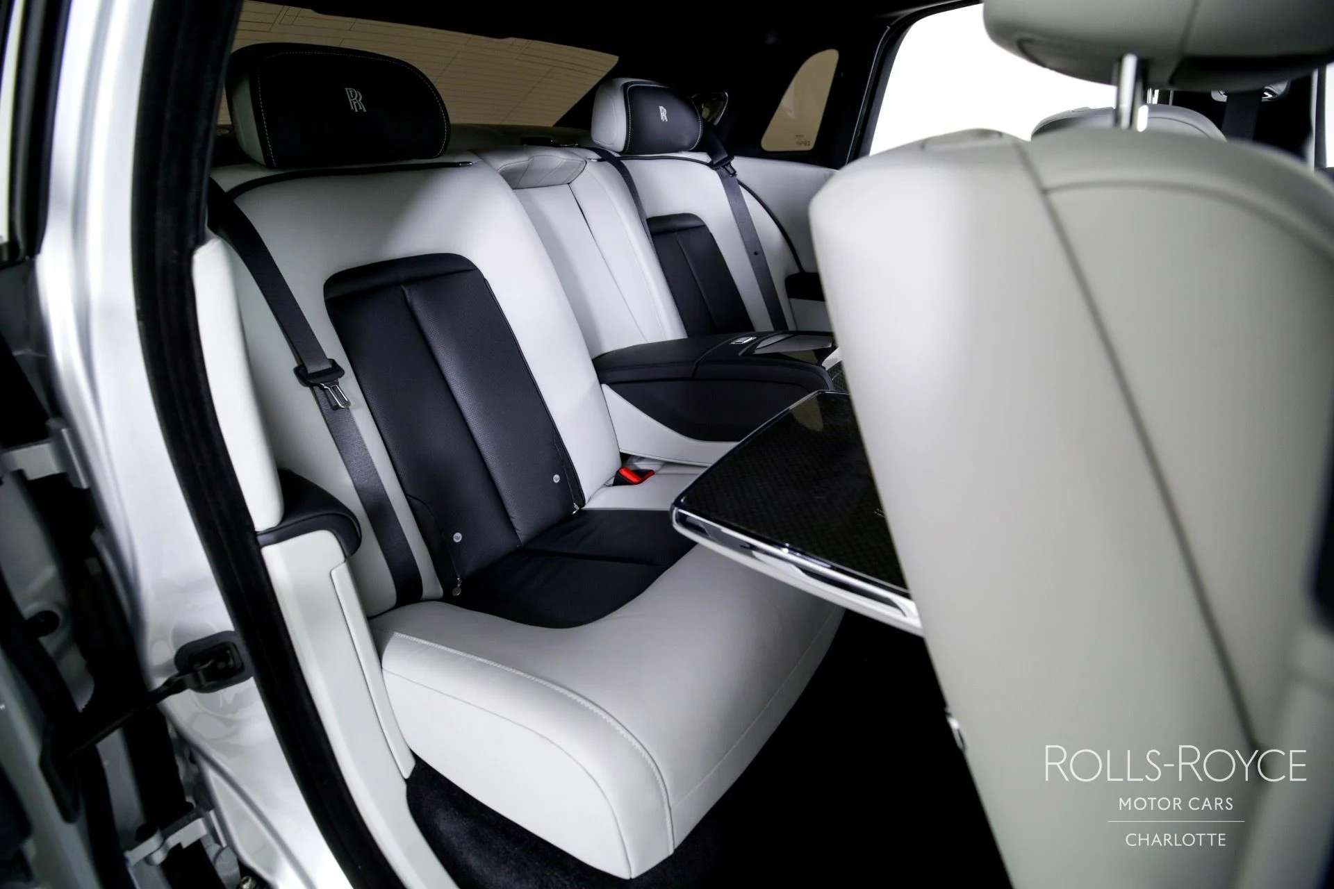 mph026_1008668695_Used_2022_Rolls_Royce_Black_Badge_Ghost_1713469373_934bb9ba58