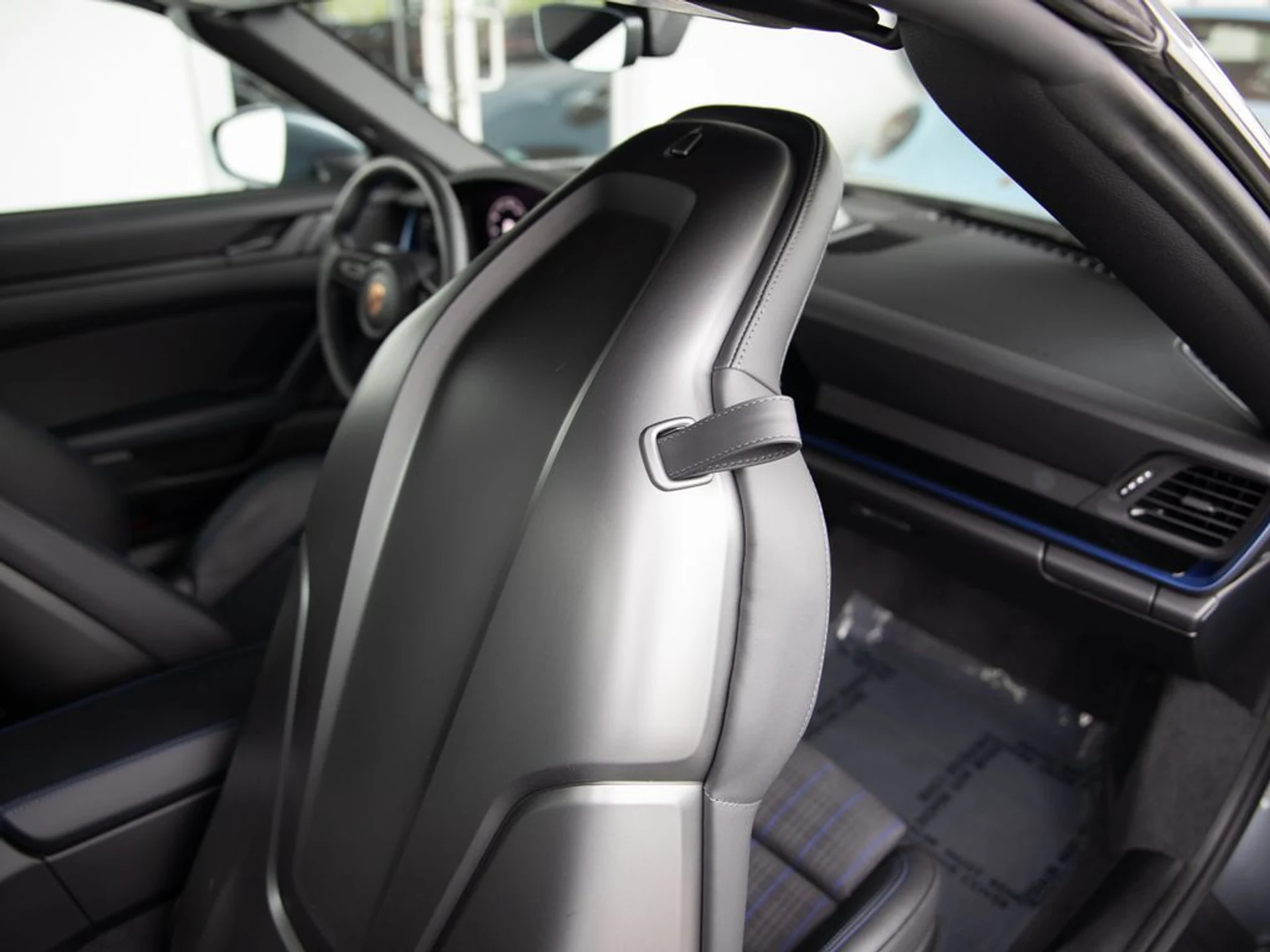 mph026_1015933922_fde9a313678a799b0212a27e8f3ac53cx_345f7be0f9