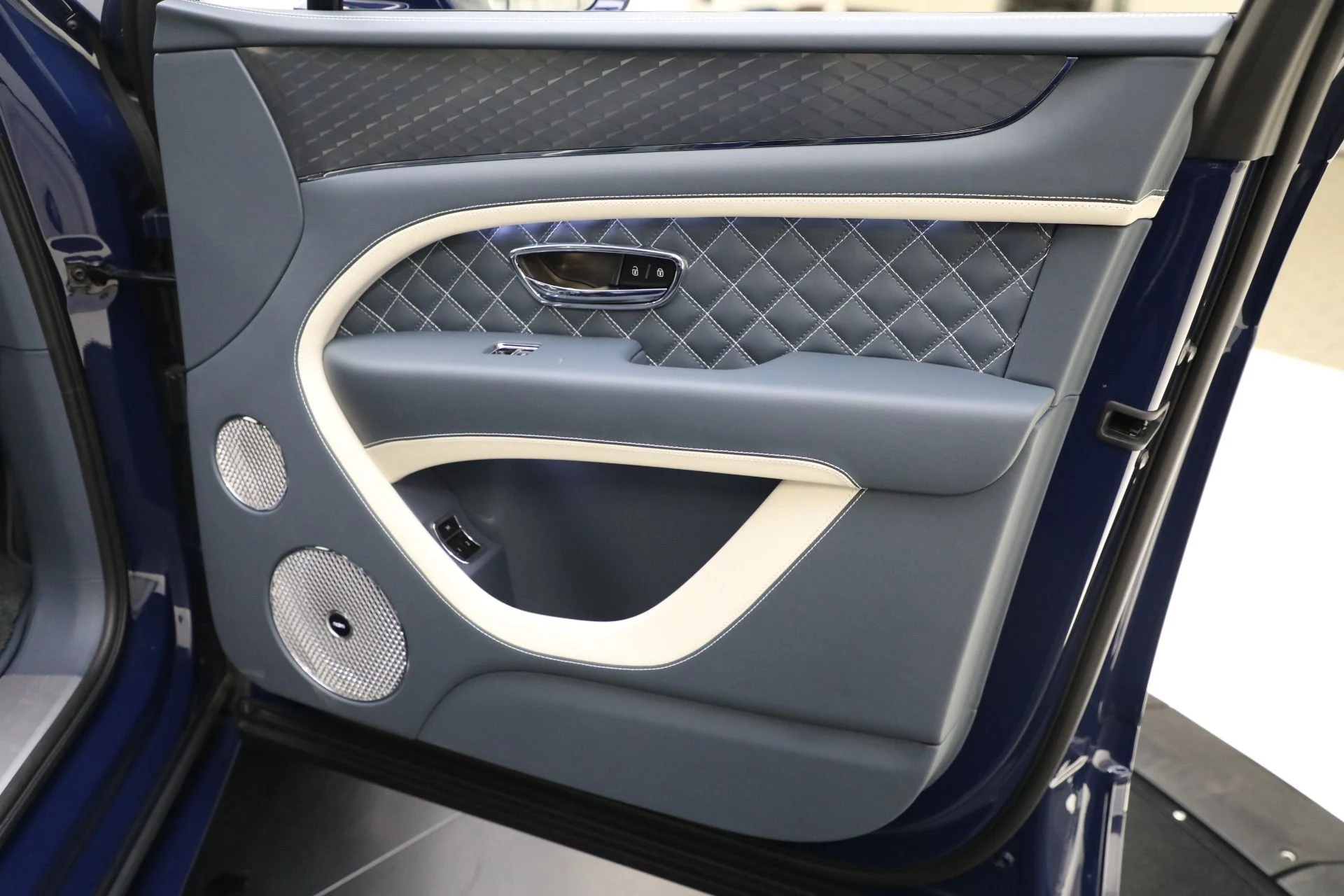 mph026_1026496929_Used_2023_Bentley_Bentayga_Speed_deefea5eda