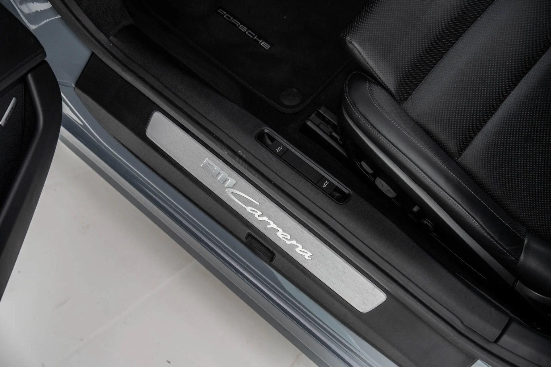 mph026_1032027201_Used_2024_Porsche_911_Carrera_1774628144_1f88acea94