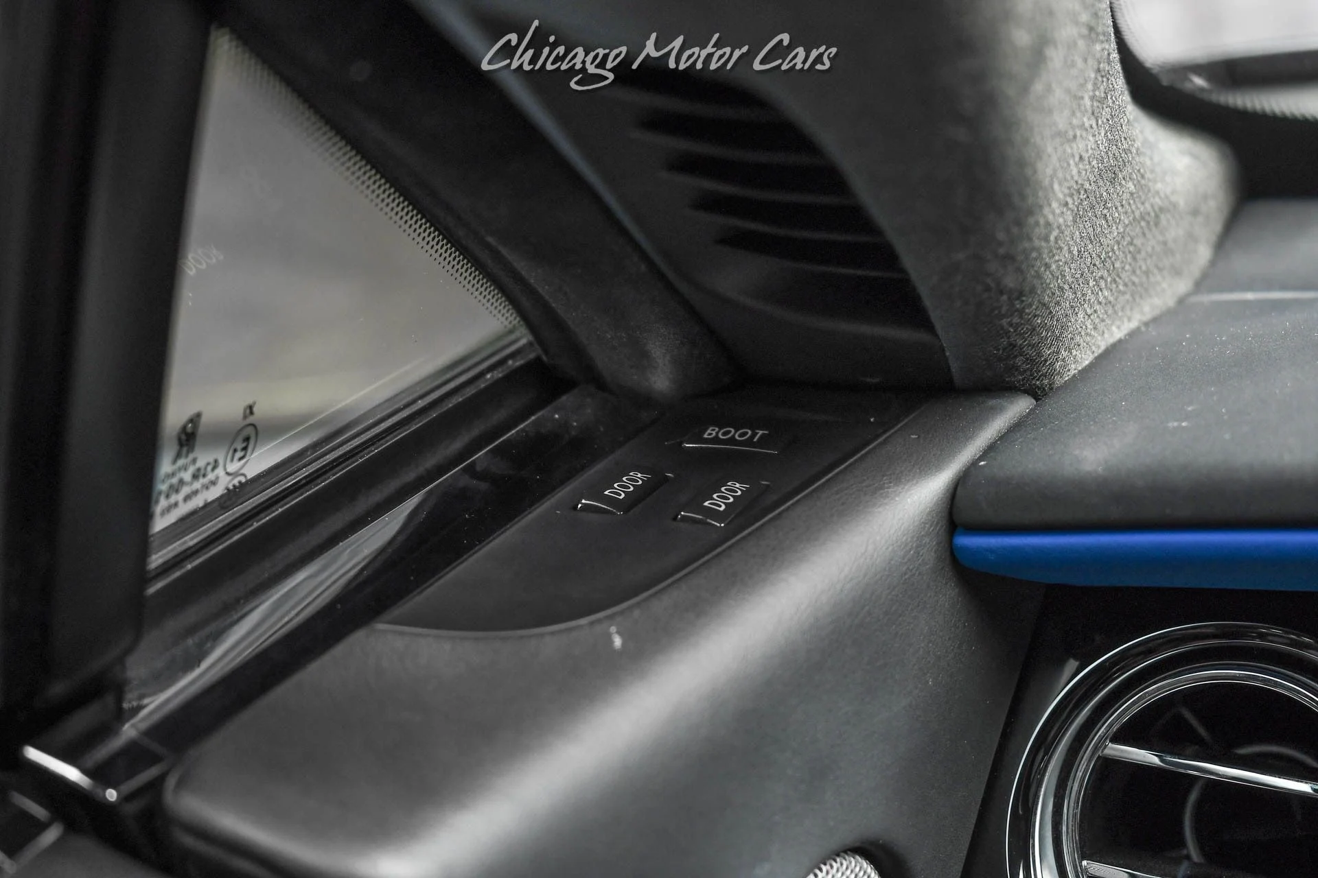 mph026_103211910_9951_p28_l_092df0c782