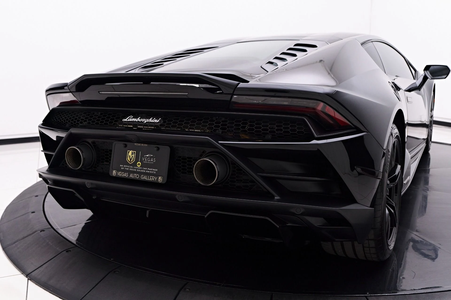 mph026_1033699549_Used_2022_Lamborghini_Huracan_EVO_Base_1752781637_fec3eed762