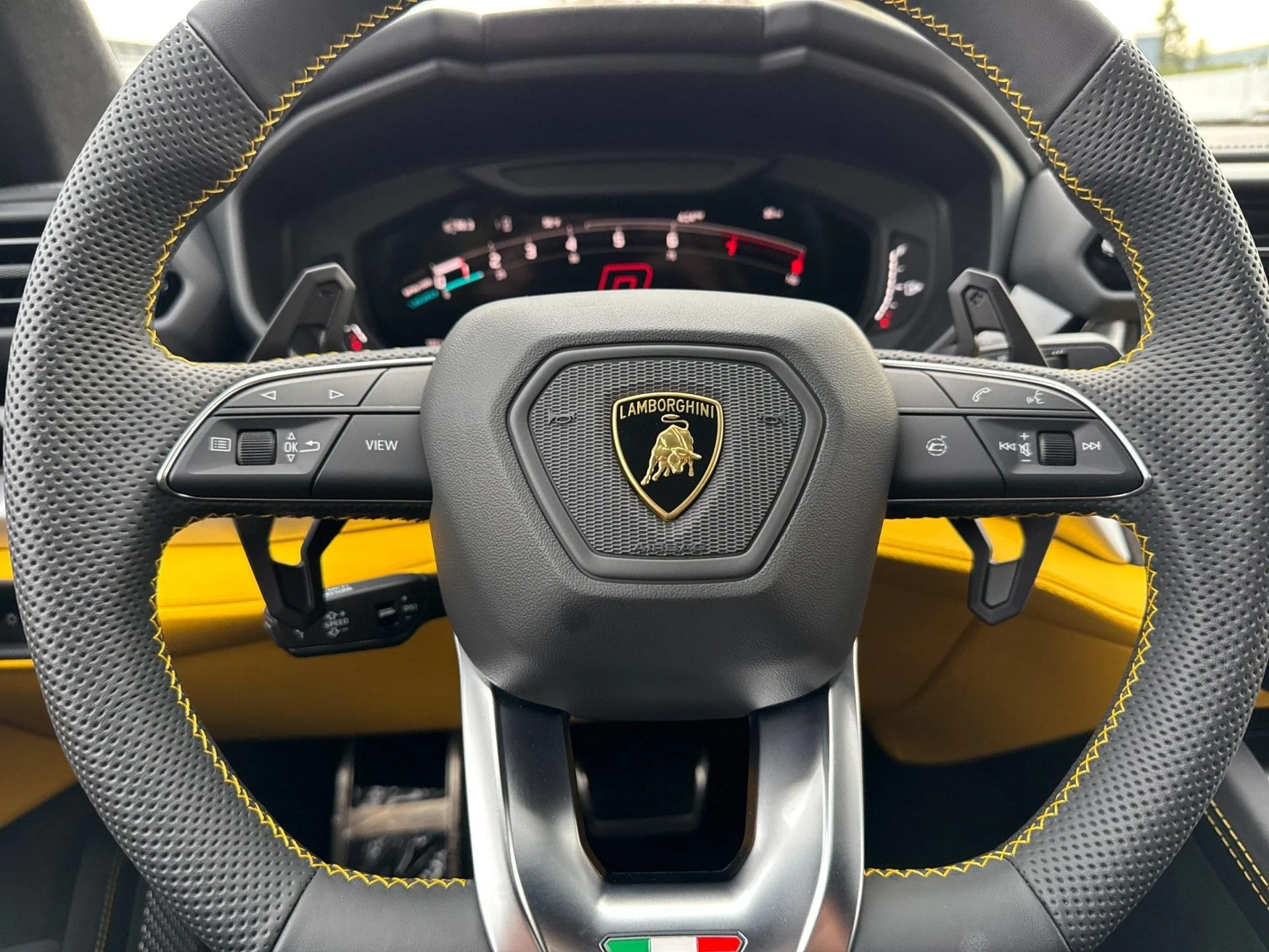 mph026_1038423149_New_2025_Lamborghini_Urus_SE_1770719348_60f296da3d