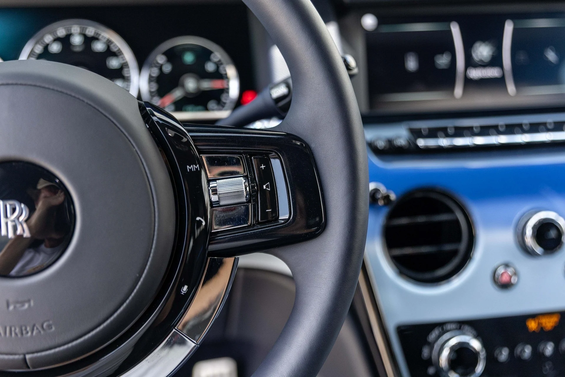 mph026_1043494360_Hi_Tech_Luxury_Imports_LLC_SLATV_8_C04_RU_223924_image_26_48865be1bb