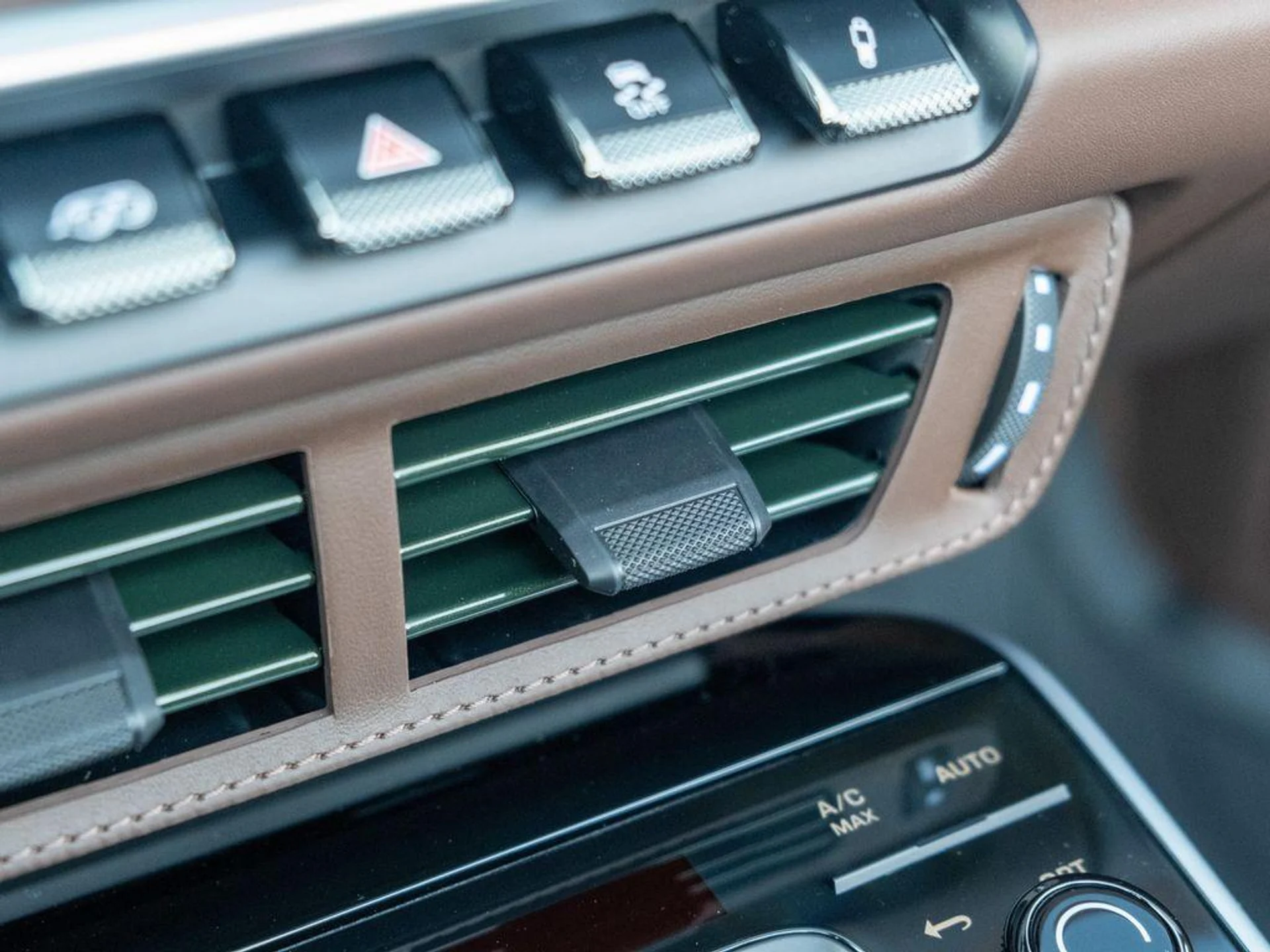 mph026_1052515403_Jt_g_U_Hy_Uj_eczzm1pbf_EI_6_U06_KM_2425da33c4