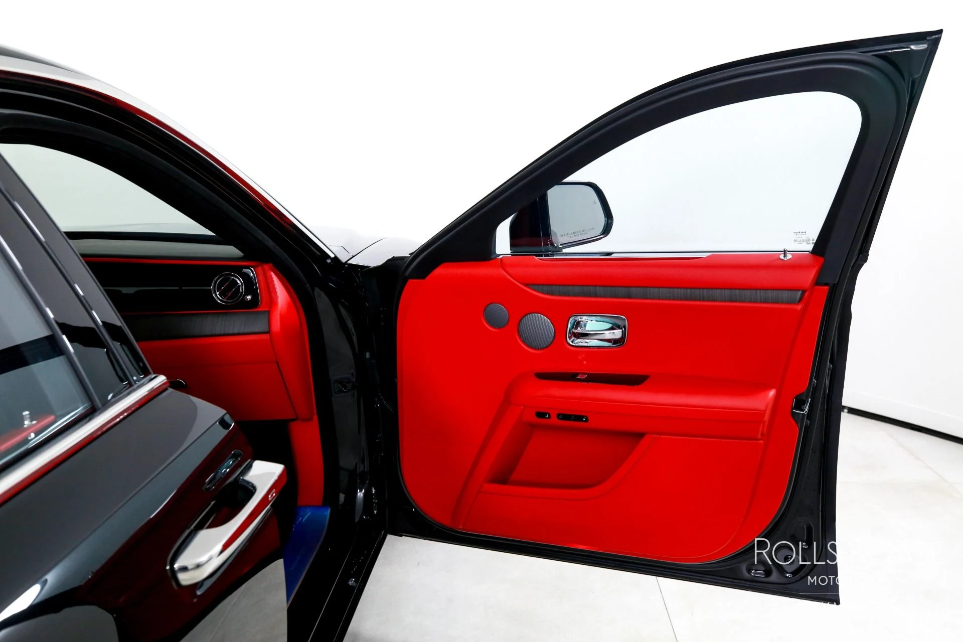 mph026_1061604376_Used_2025_Rolls_Royce_Ghost_1751386071_04d3518b4b