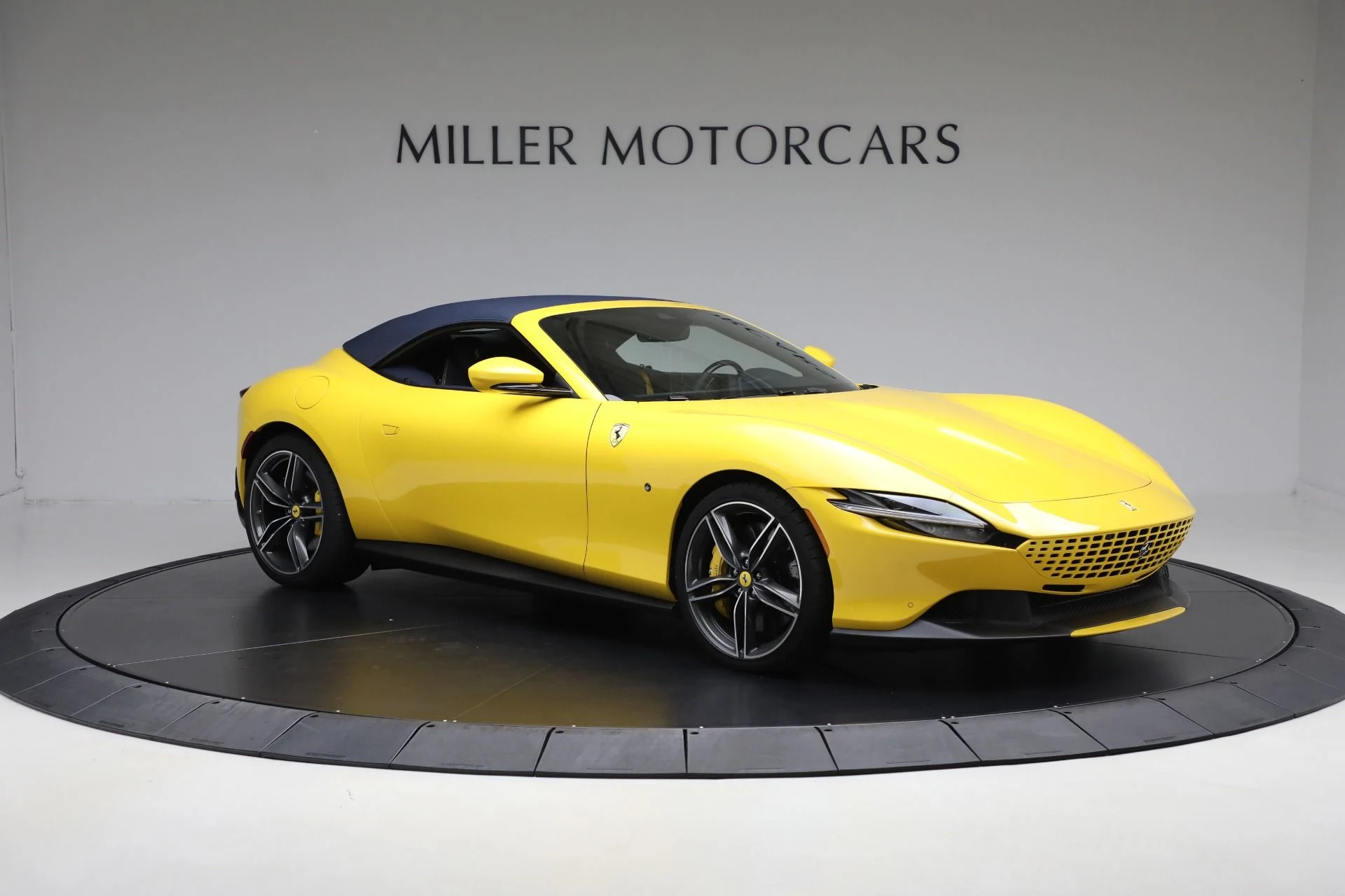 mph026_1071802688_Used_2025_Ferrari_Roma_Spider_1758310814_0c8499ddf6