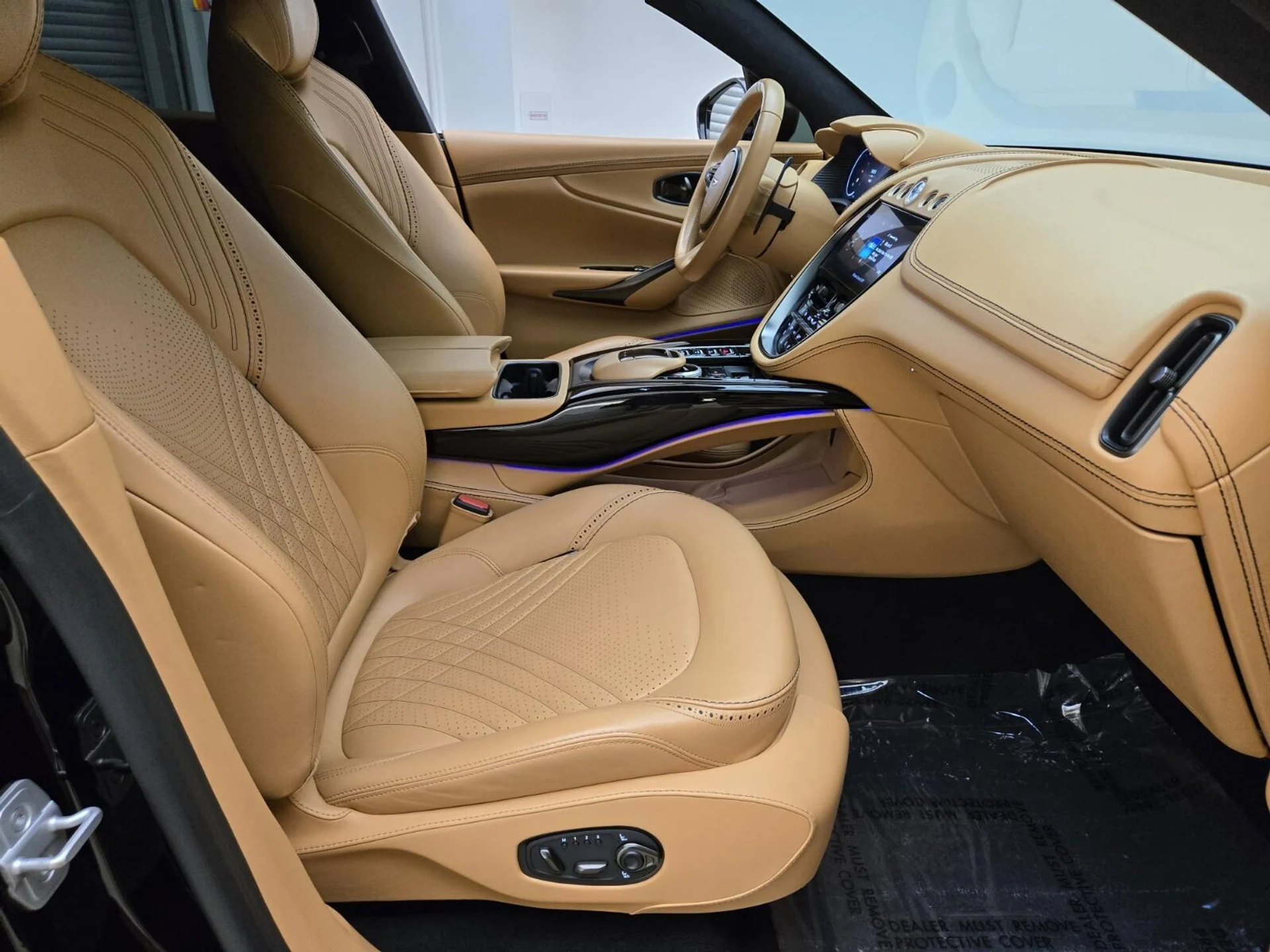 mph026_1076705451_Used_2021_Aston_Martin_DBX_1755328543_9324850d7b