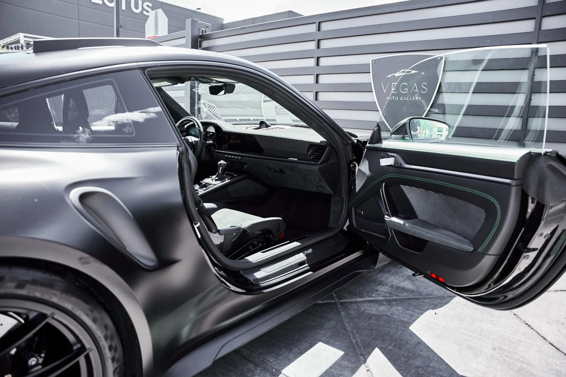 mph026_1094565056_Used_2025_Porsche_911_GT_3_RS_1776295538_86f28e675c