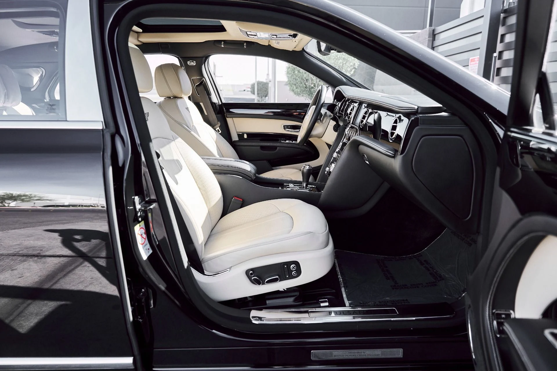 mph026_1095645416_Used_2019_Bentley_Mulsanne_Base_1773861359_77bbb18ad0