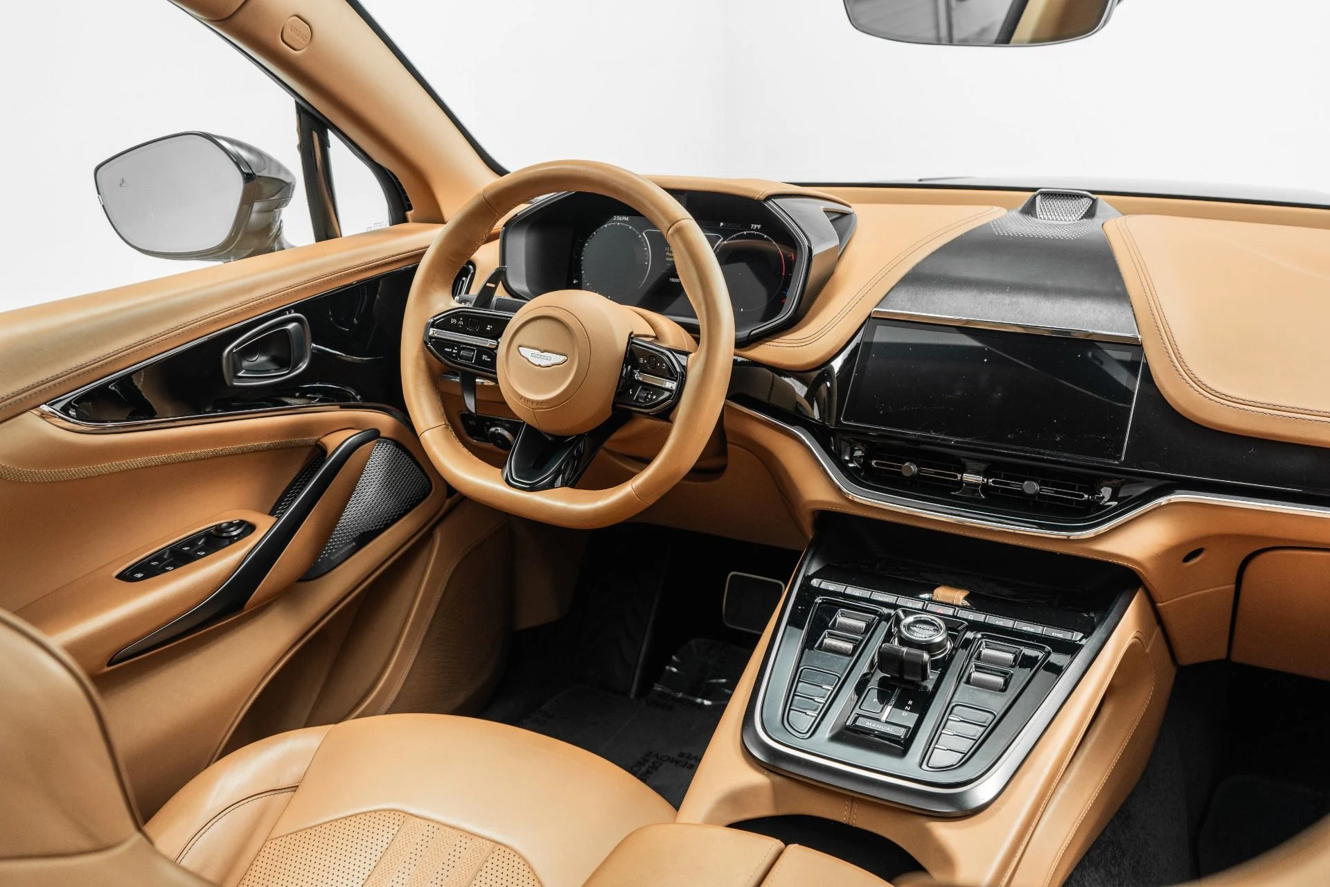 mph026_1101311786_Used_2025_Aston_Martin_DBX_707_1780350121_31f9cb264e