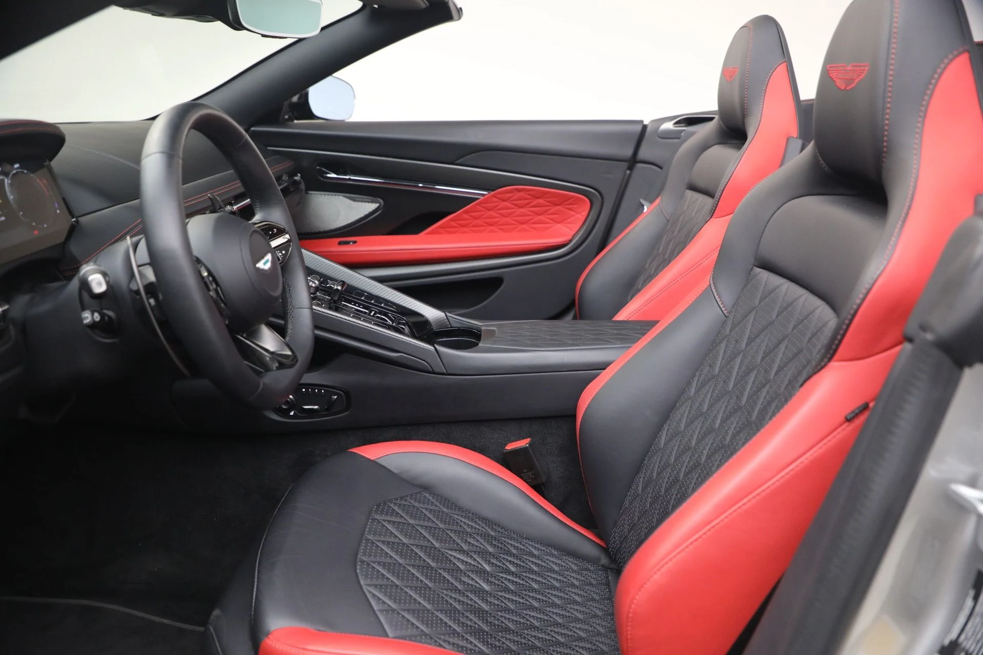 mph026_1103875823_Used_2024_Aston_Martin_DB_12_Volante_1789831142_ab24aaf3da
