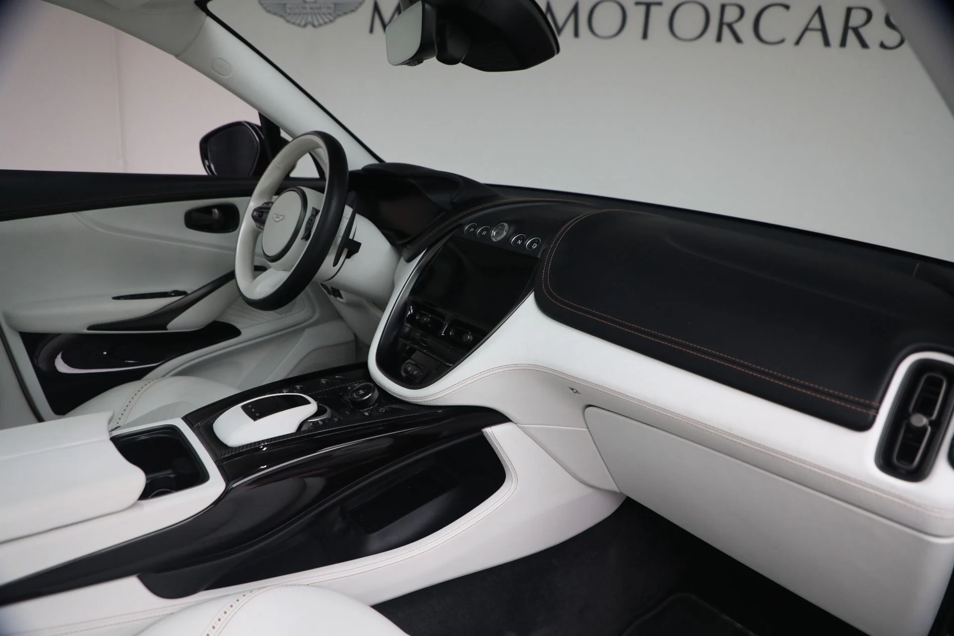 mph026_1105398433_Used_2024_Aston_Martin_DBX_707_1772122329_7b463d2e59