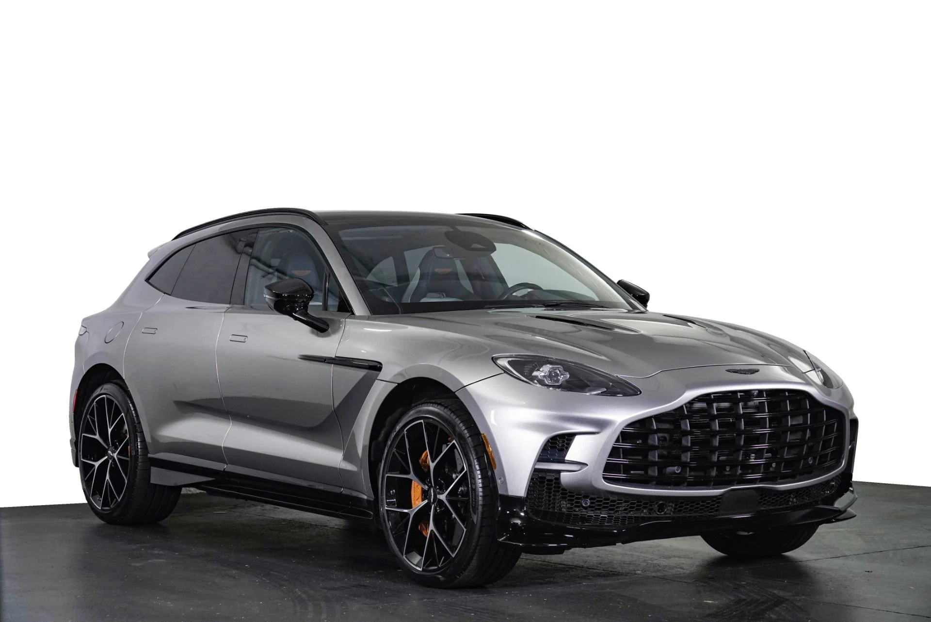 mph026_1111675531_Used_2025_Aston_Martin_DBX_707_1792739128_bc84092ffe