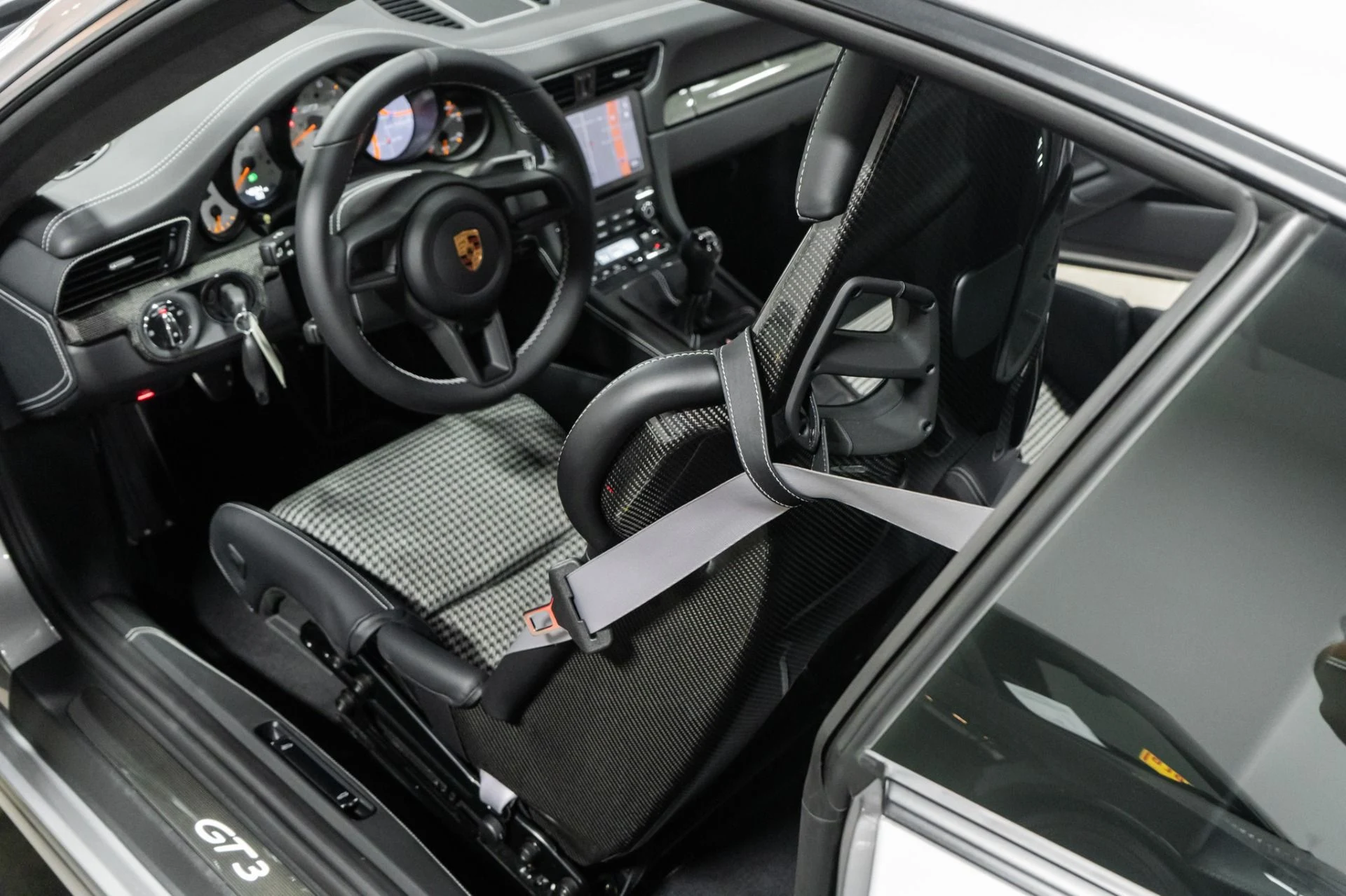 mph026_1112489523_Used_2018_Porsche_911_GT_3_Touring_1756161352_34419941e9