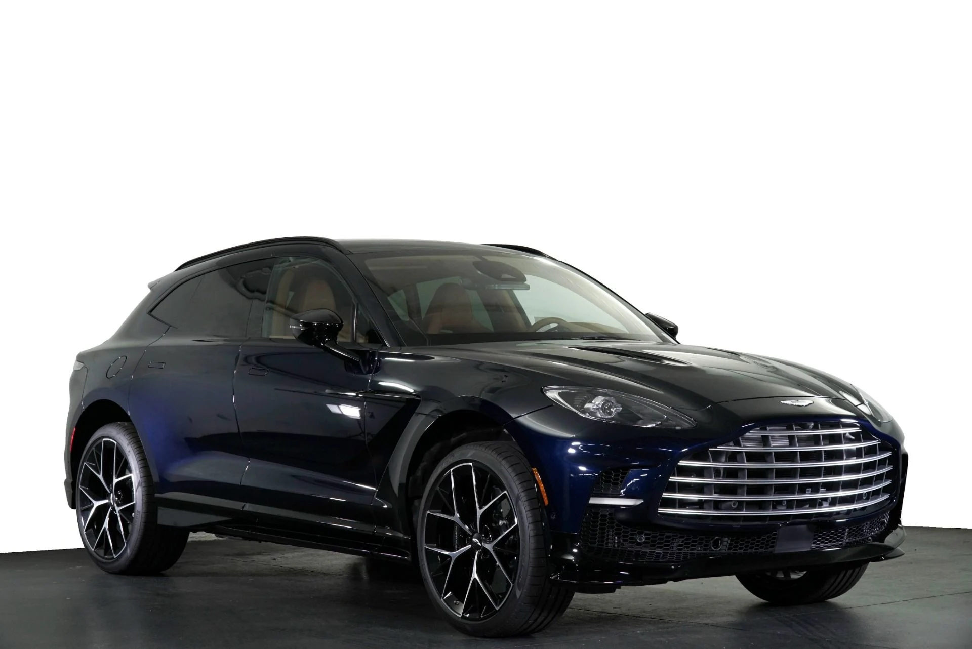 mph026_1114763431_New_2026_Aston_Martin_DBX_707_1769300415_fc478aa97a