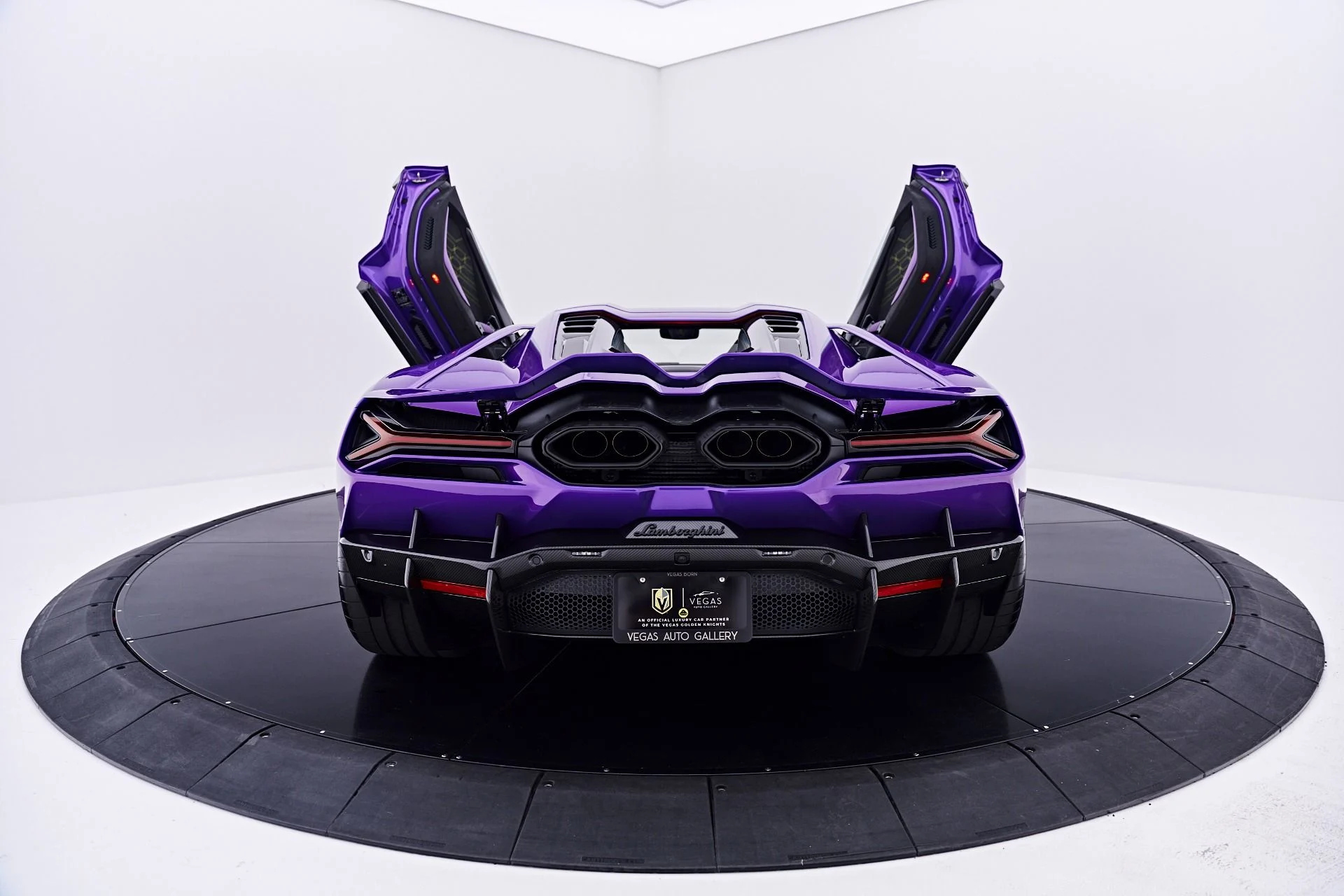 mph026_1122938335_Used_2025_Lamborghini_Revuelto_Base_1784242622_2c12400816