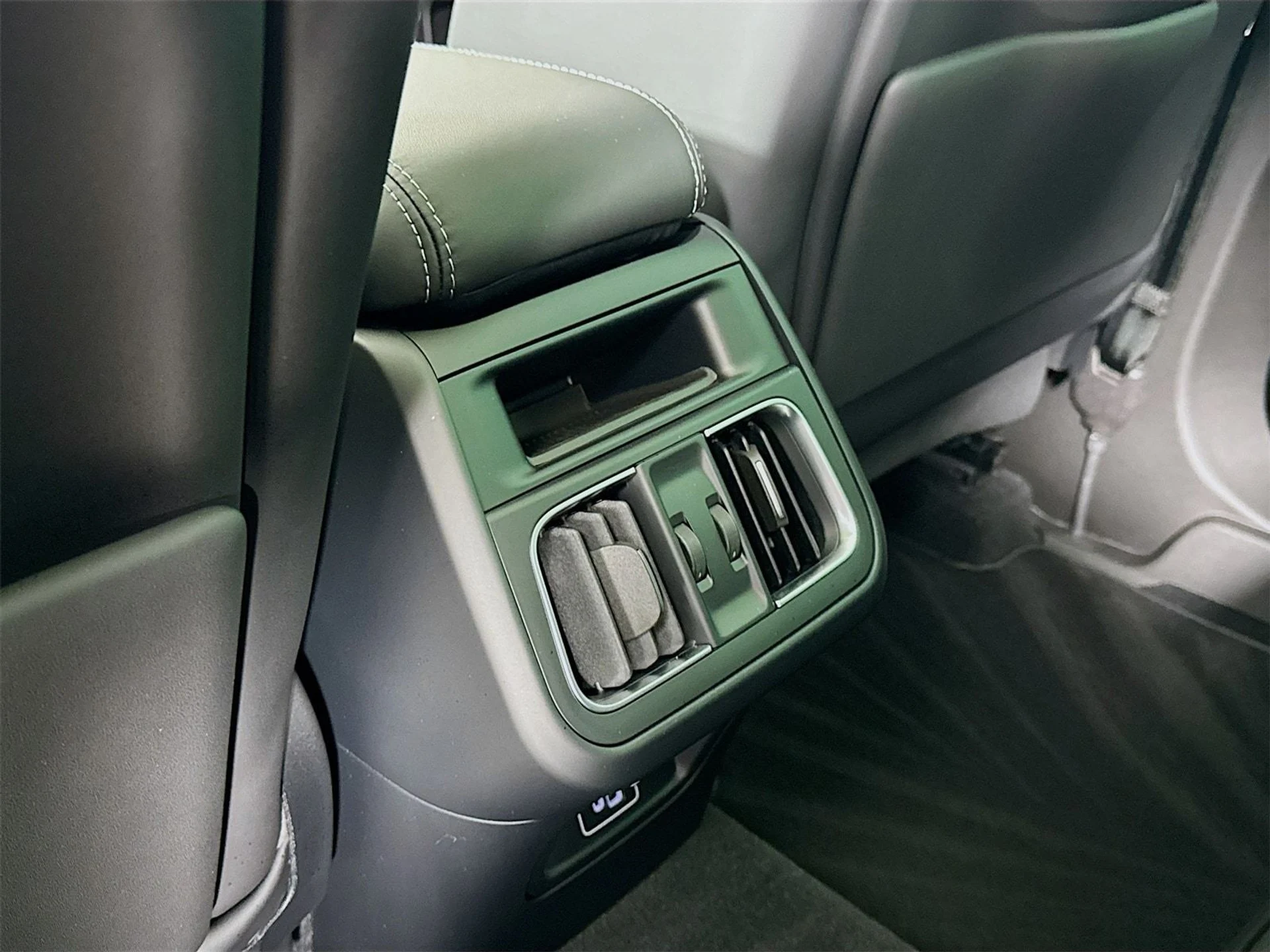 mph026_1124529295_6e254fec3139311c1f94202d0dd68edex_4c4475f7de