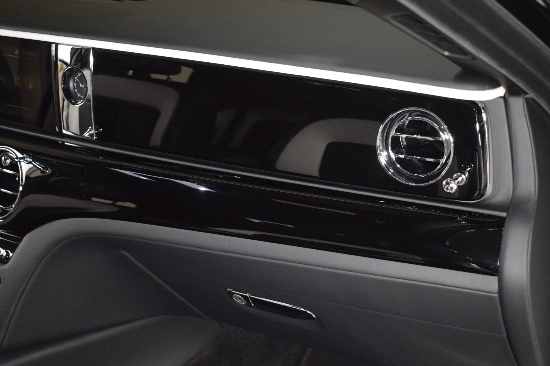 mph026_1144358059_6aeba7abfa221bd8c5e5b9882b650ca9x_83506e76a3