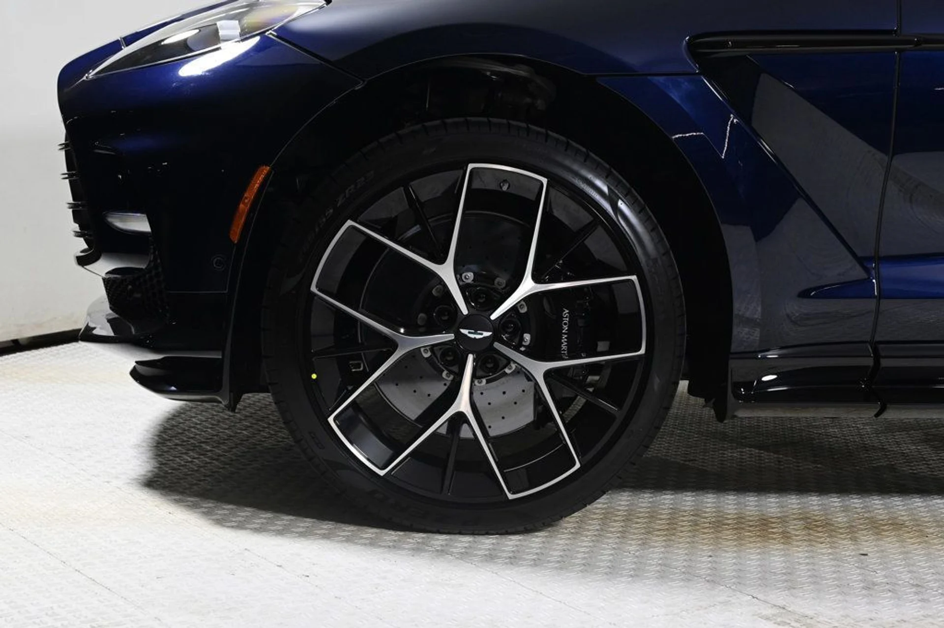 mph026_1145369635_new_2026_aston_martin_dbx_707awd_11350_22961651_26_1024_6d01a73314