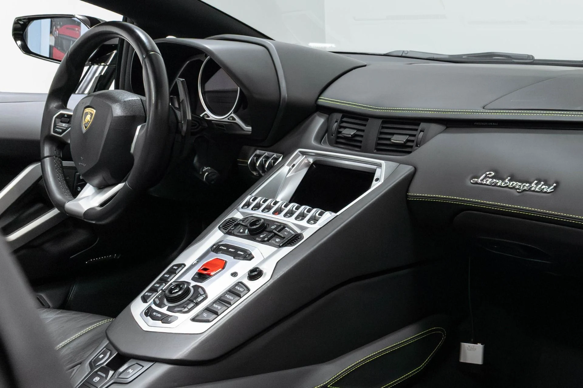 mph026_1152558059_Used_2015_Lamborghini_Aventador_LP_700_4_1780593182_aa0aad6393