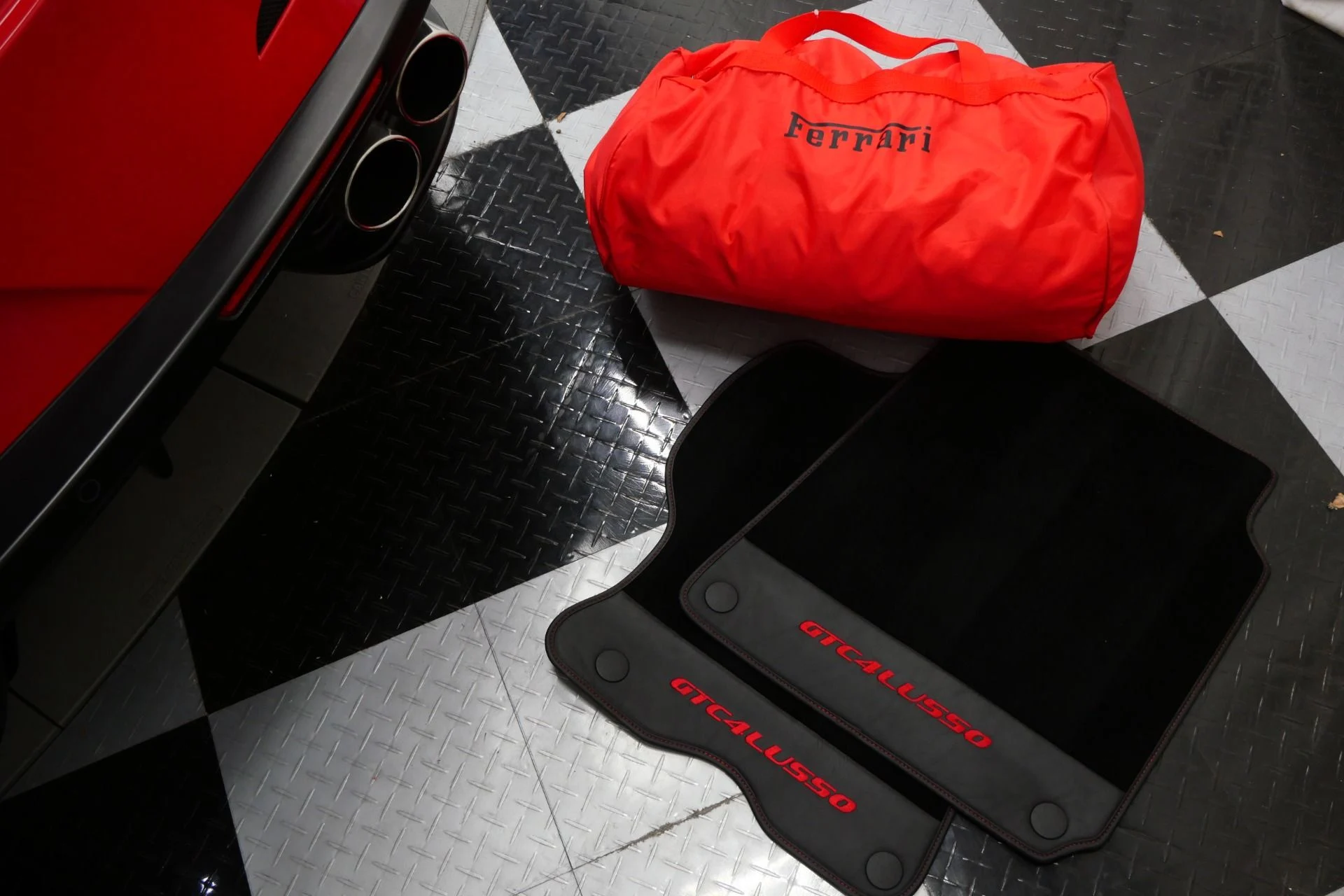 mph026_1153082836_Used_2018_Ferrari_GTC_4_Lusso_V12_1752852252_d997567f6d