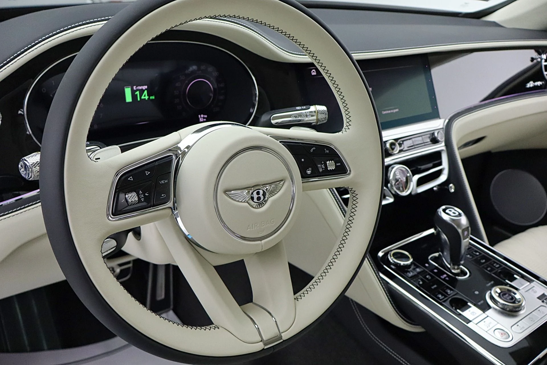 mph026_1154409874_New_2026_BENTLEY_Flying_Spur_Azure_V8_ed0c4236aa