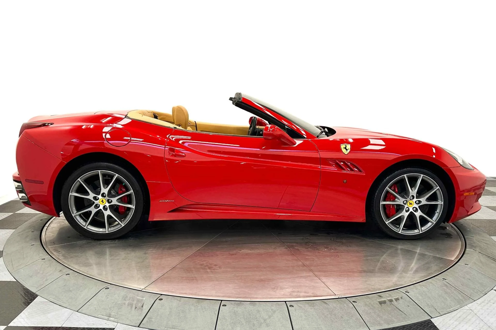 mph026_1154491609_Used_2013_Ferrari_California_Daytona_Seats_Forged_Wheels_Extended_Beige_Leather_1771614841_1838463ae0