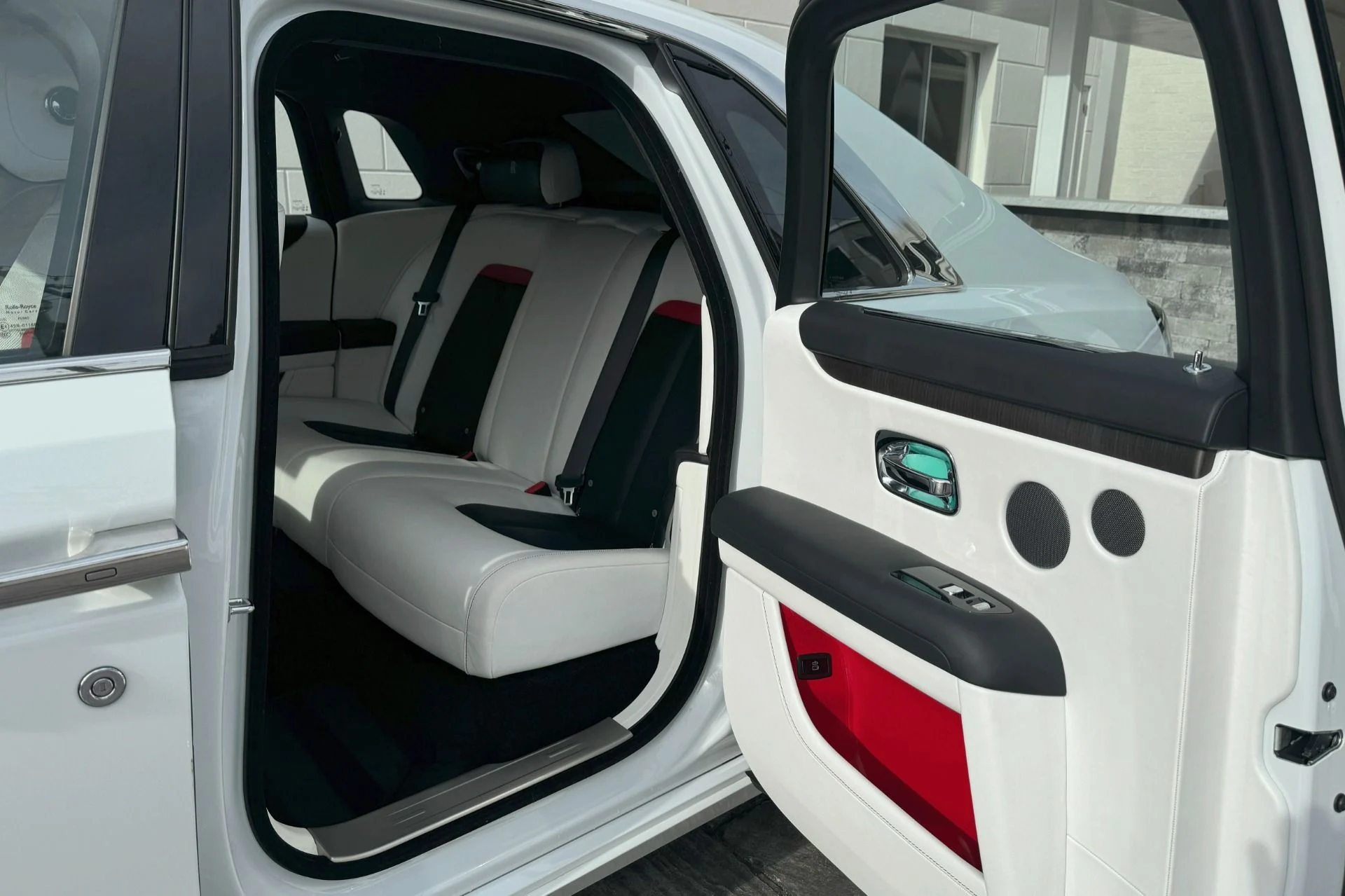 mph026_1157415788_Used_2022_Rolls_Royce_Ghost_1751353922_fbceb100ac