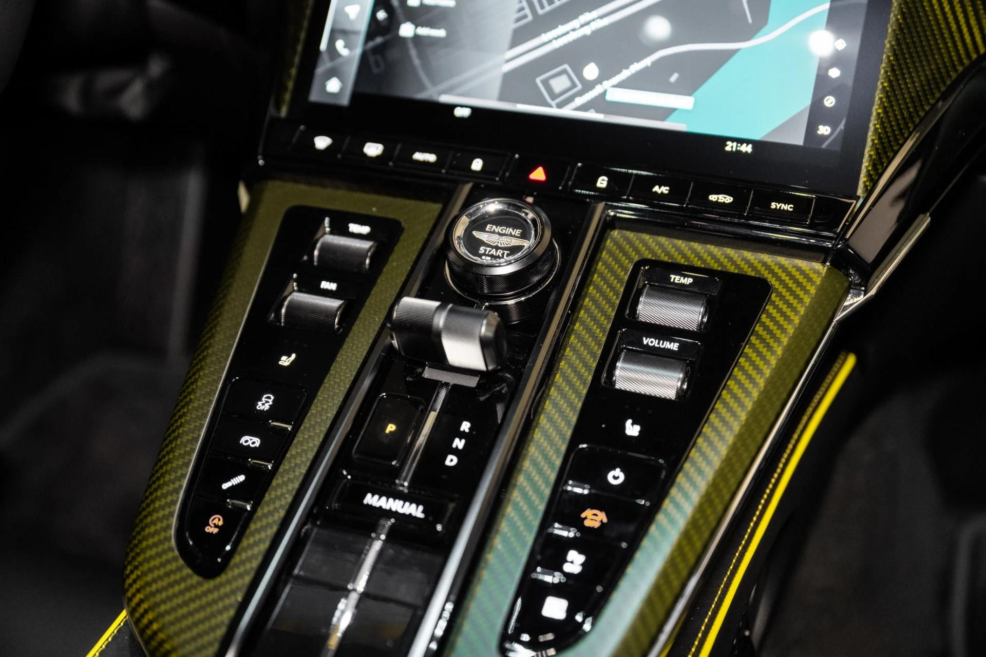 mph026_1159419886_Used_2025_Aston_Martin_Vantage_Coupe_1734713589_3089f70ffe